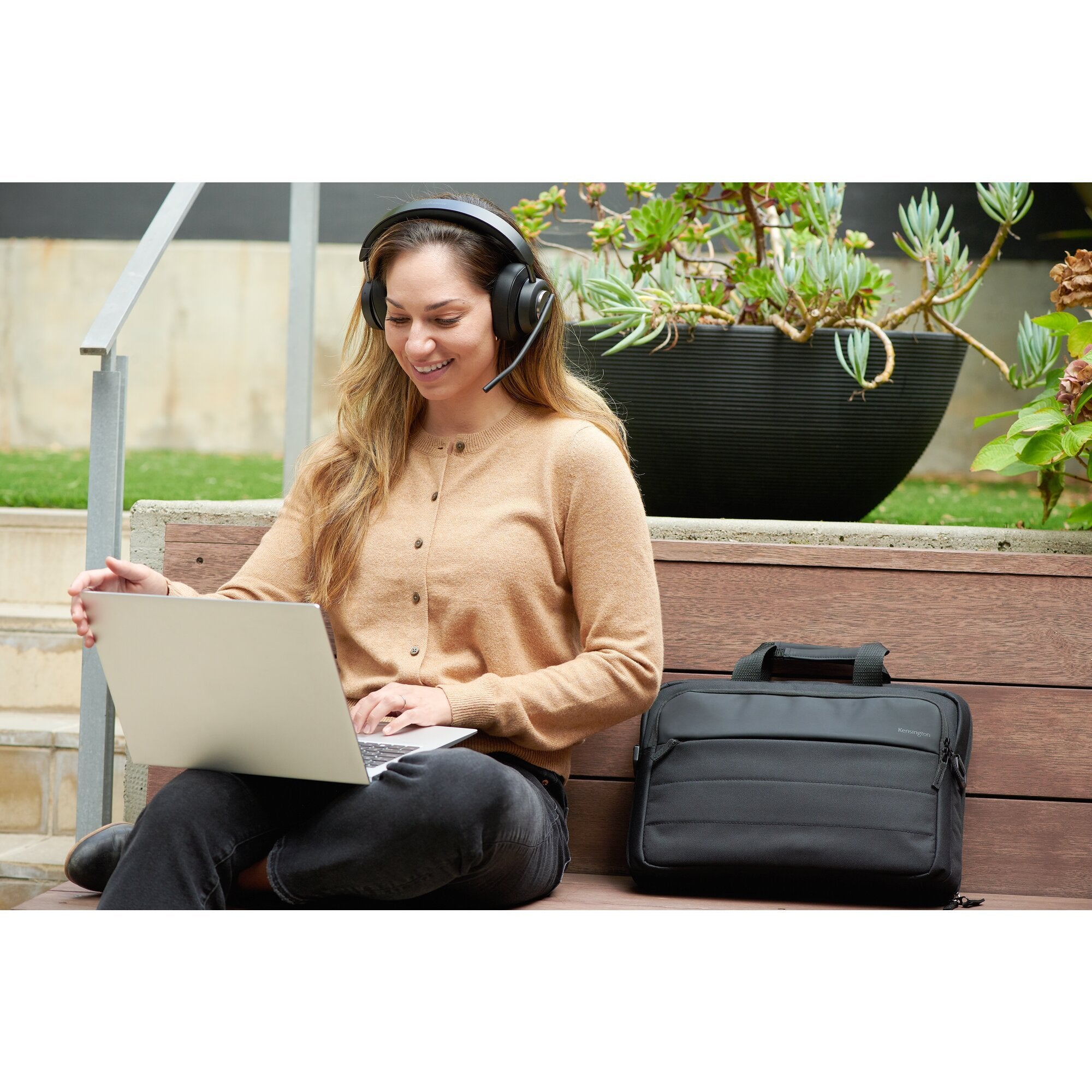 EAN 0085896834526 - Kensington H3000 Inalámbrico Diadema Juego USB Tipo C Negro imagen 73