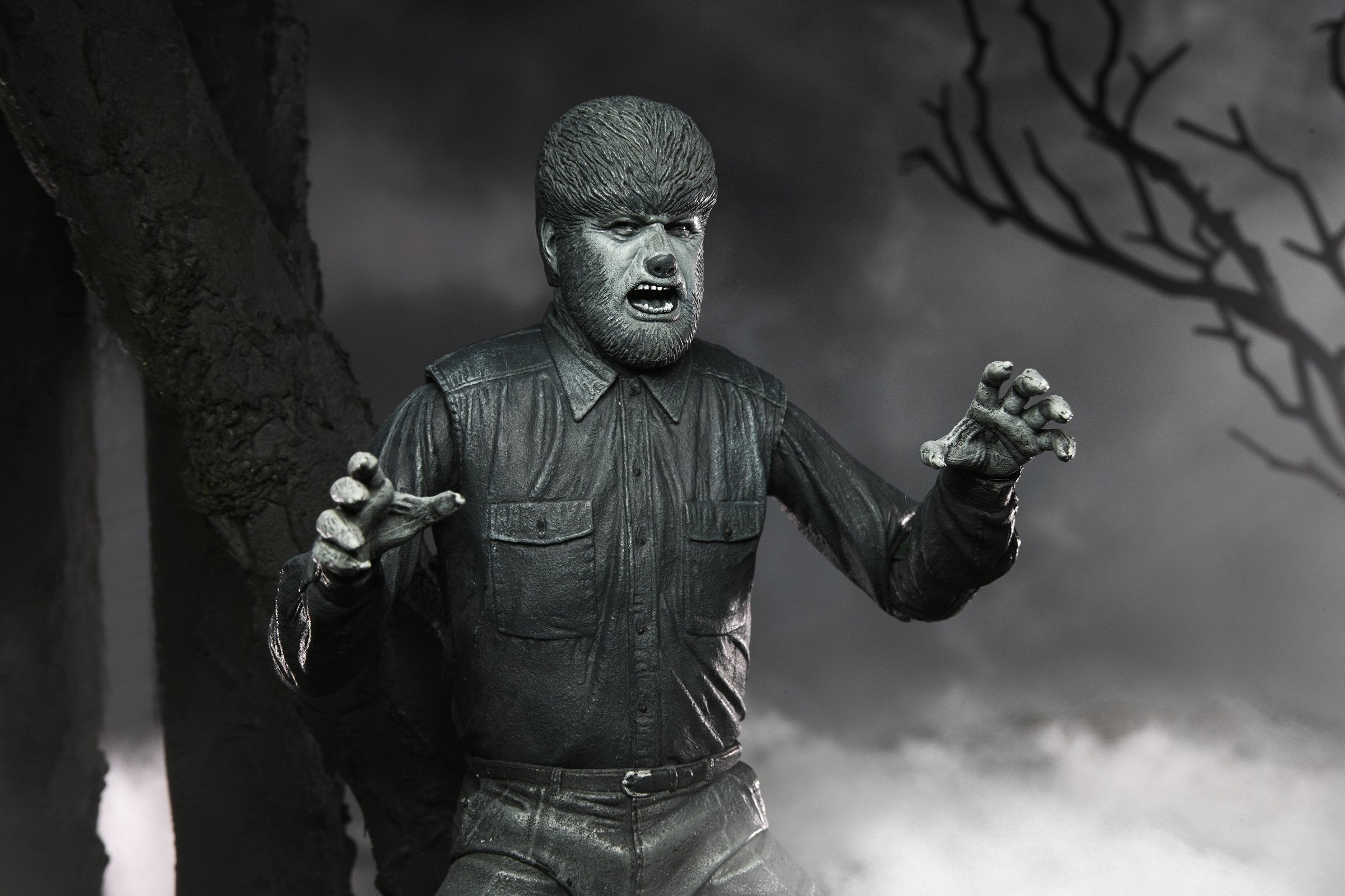 Figura Neca Universal Monster Scale Action Ultimate Wolf (B&W)