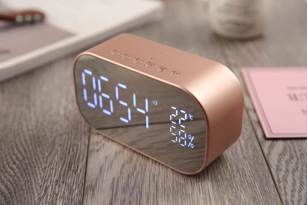 EAN 4905192532536 - Akai ABTS-S2GD radio Reloj Digital Rosa imagen 3