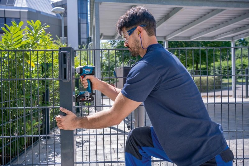 Bosch Professional Atornillador De Impacto A Batería Gds 18v-330 Hc Professional Solo Azul/Negro, Sin Batería Ni Cargador, En L-Boxx