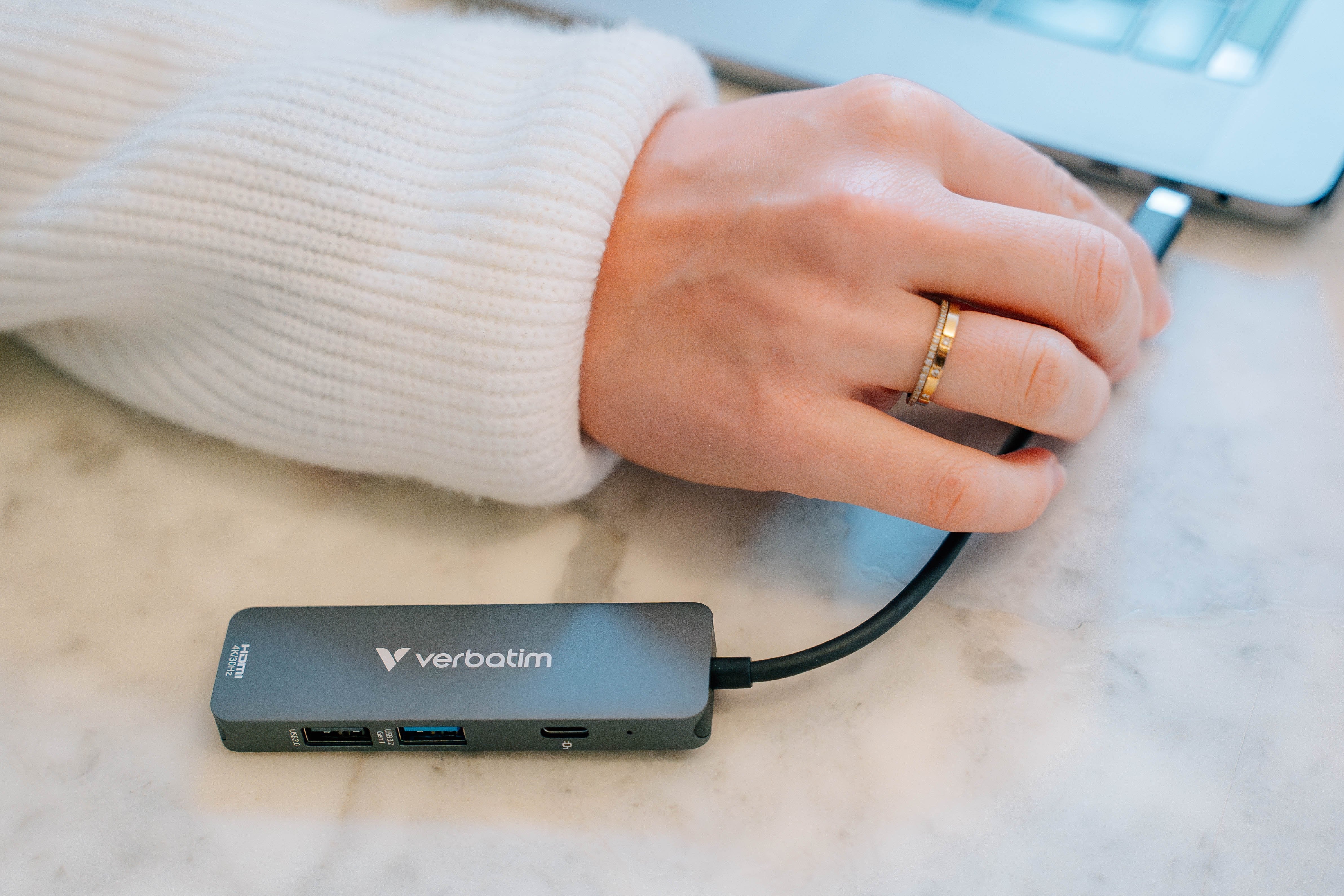 Verbatim Usb-C Essentials Multi- Port Hub 4 Port            32155