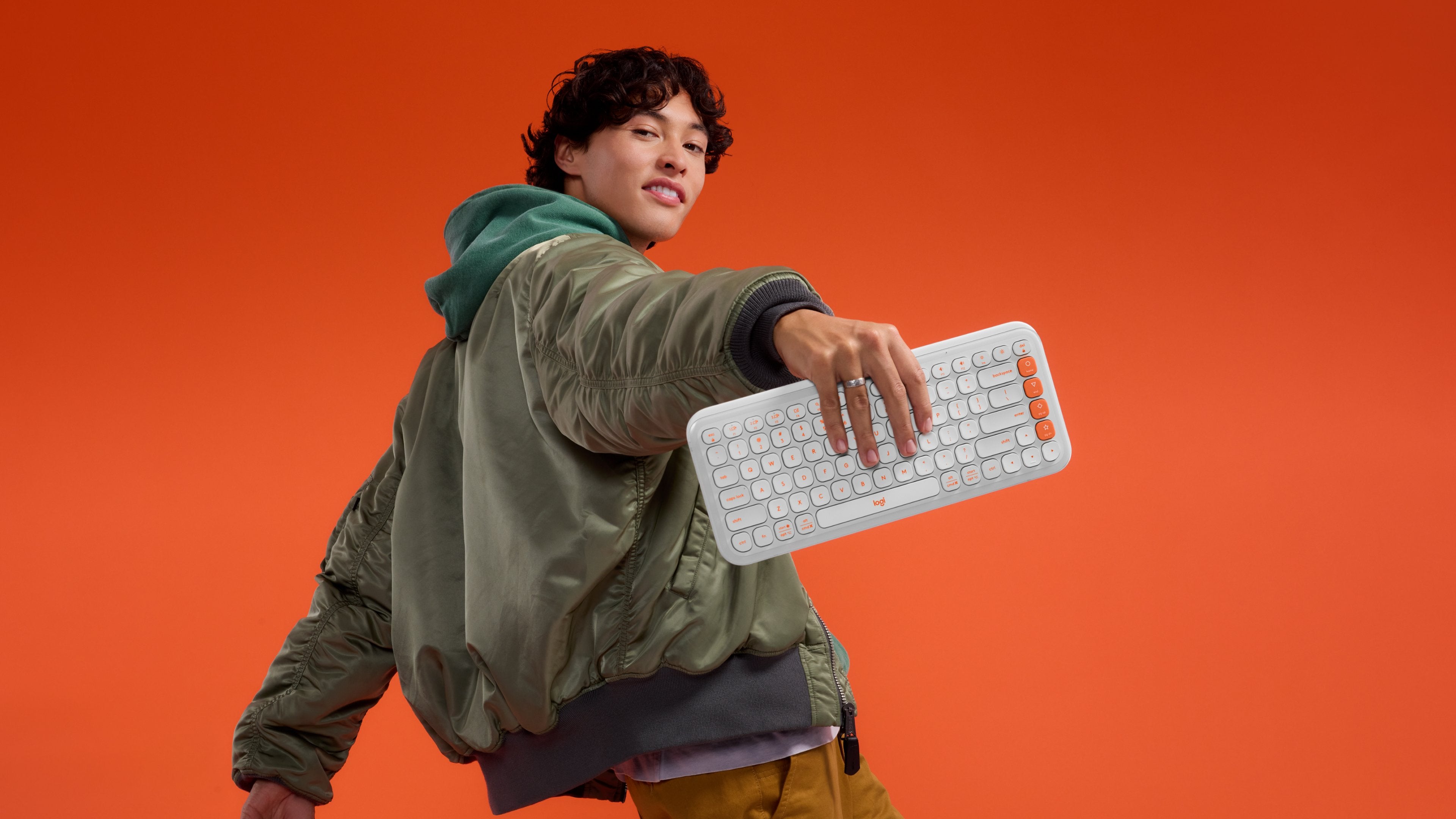 EAN 5099206127753 - Logitech 920-013110 teclado Ratón incluido Universal Bluetooth AZERTY Francés Blanco imagen 10