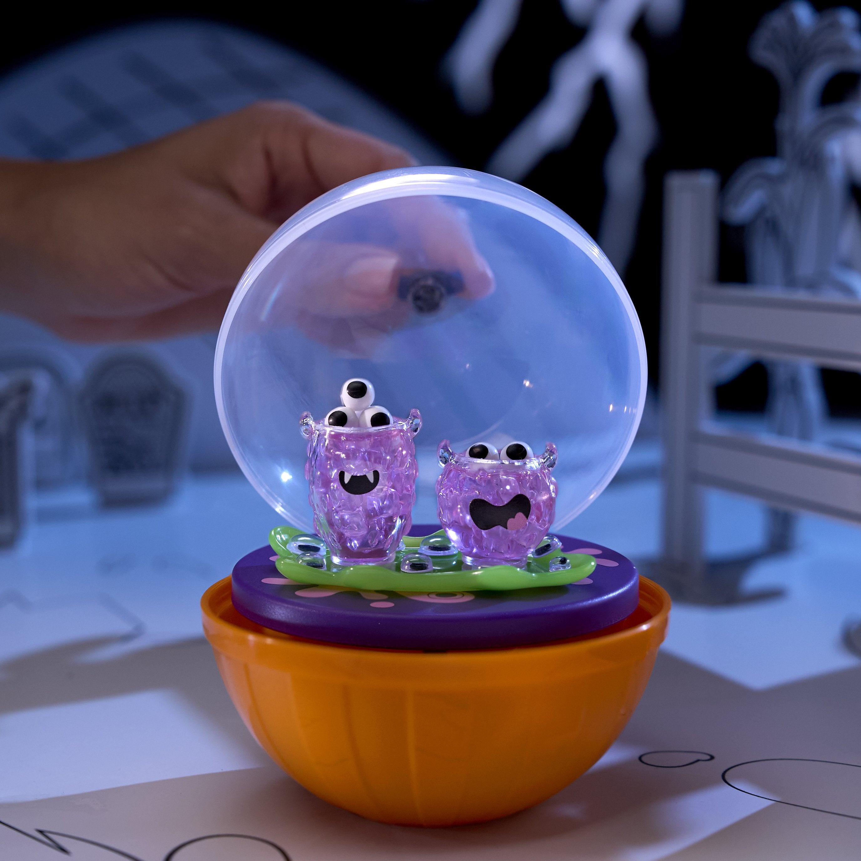 Mga Entertainment Mga'S Miniverse - Make It Mini Halloween 2025 Beetlejuice Mini Collectibles (Sortierter Artikel) 547051-Euc