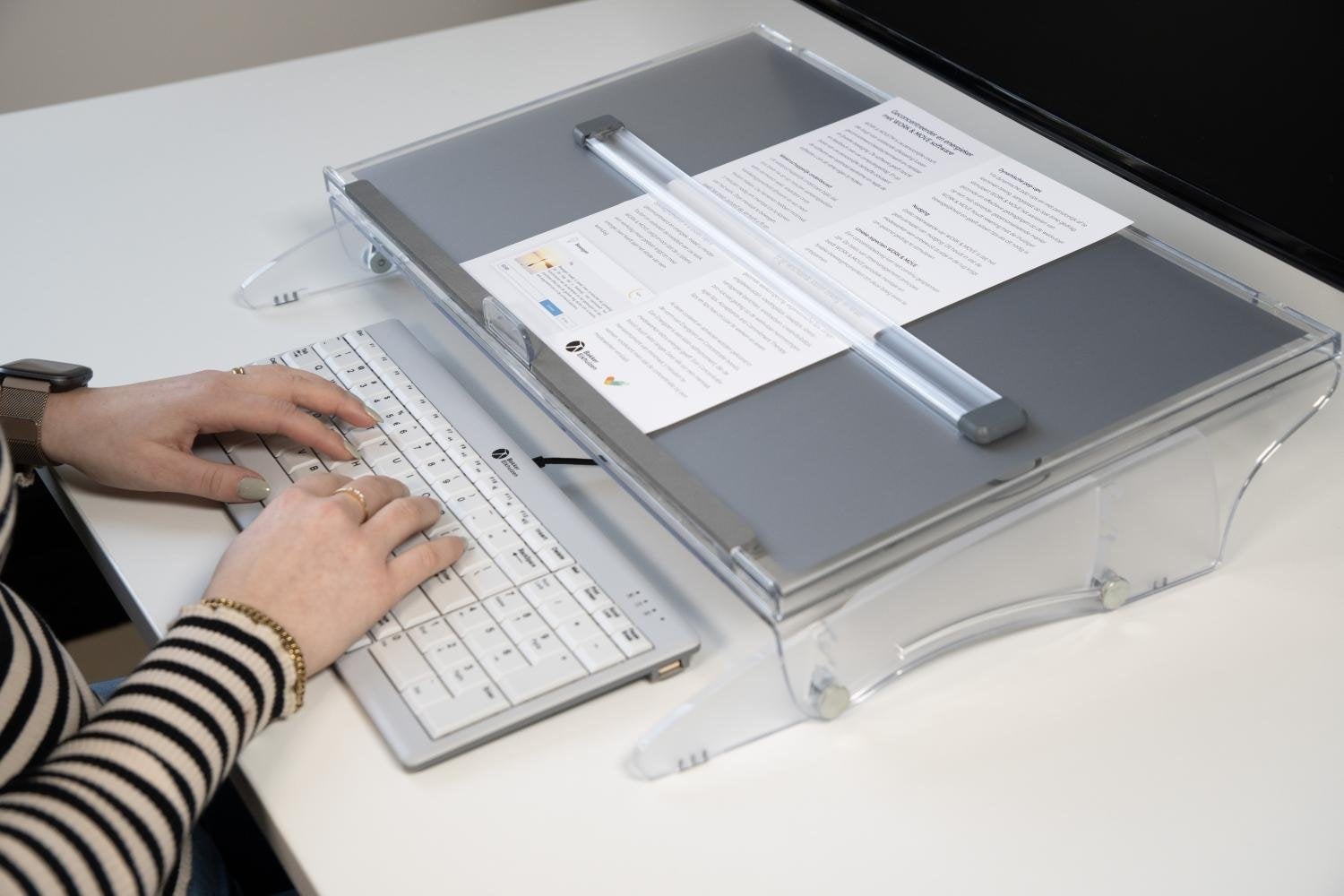 EAN 8719274677147 - BakkerElkhuizen FlexDesk 640 ComfortRead archivador Espuma de etileno vinil acetato (EVA), Plástico, Acer imagen 2