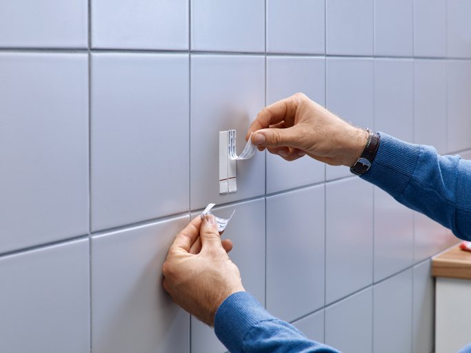 Tesa Clavo Adhesivo Ajumable Azulejos Y Metal Hama 4kg 2uds.