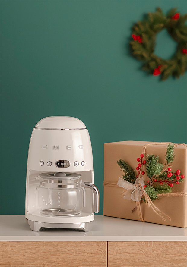 EAN 8017709280499 - Smeg DCF02CREU cafetera eléctrica Manual Cafetera de filtro 1,4 L imagen 2