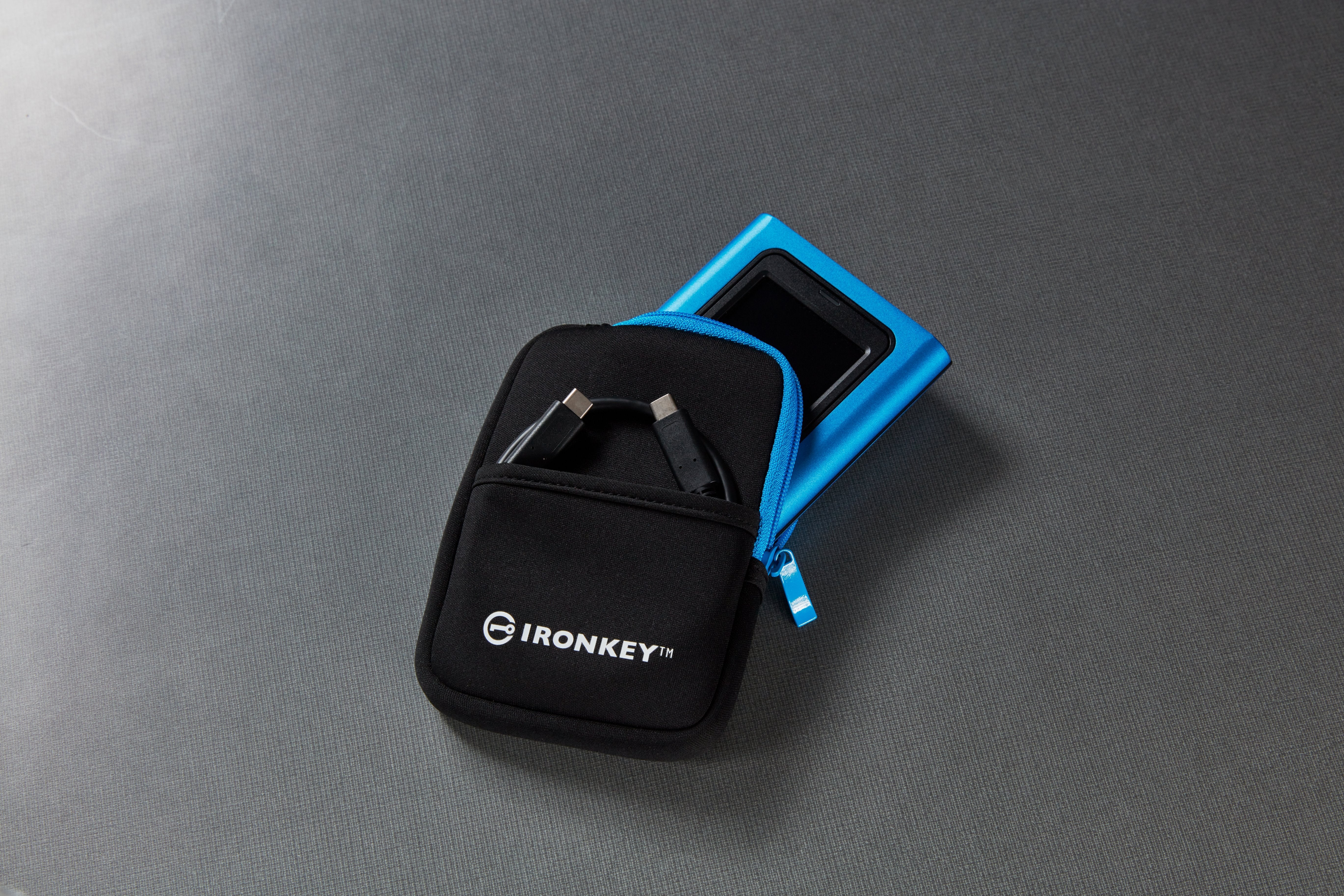 EAN 0740617328431 - Kingston Technology IronKey Vault Privacy 80 USB Tipo C 3.2 Gen 1 (3.1 Gen 1) Azul imagen 7