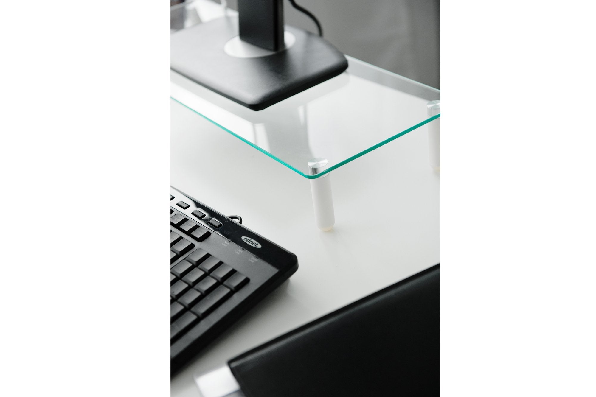 EAN 4016032390206 - Digitus DA-90358 soporte para monitor 81,3 cm (32") Escritorio Transparente imagen 4