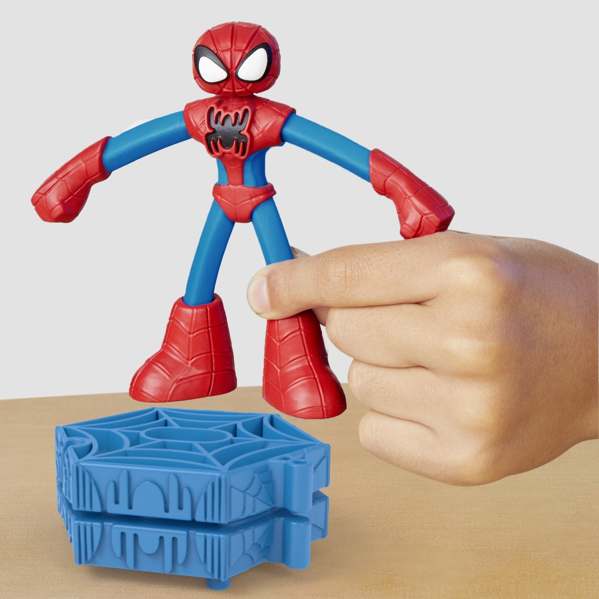 Hasbro F98275l0, Modelado