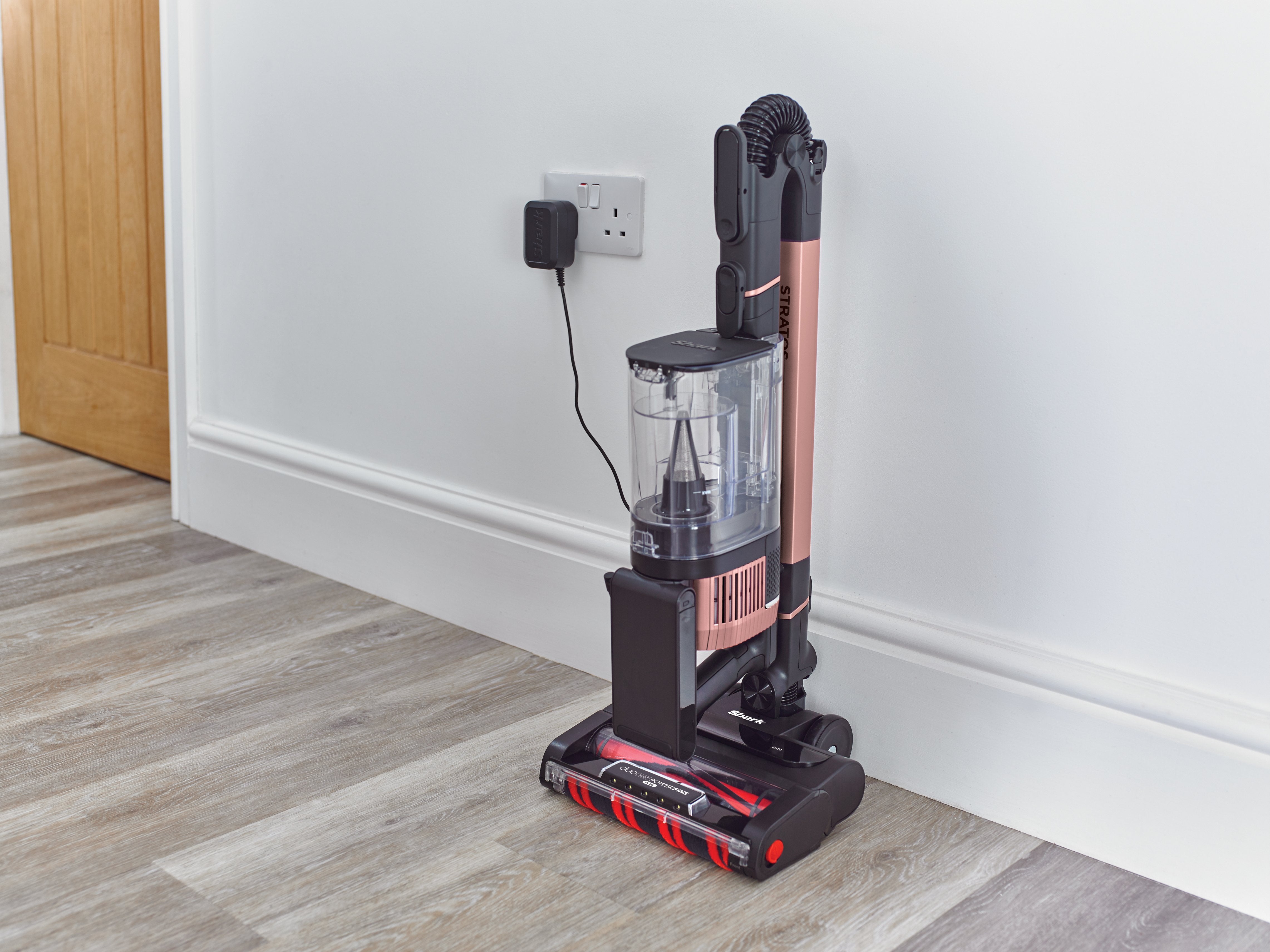 EAN 0622356254601 - Shark Stratos Aspiradora escoba 2 en 1 Batería Secar Sin bolsa Negro, Durazno imagen 14