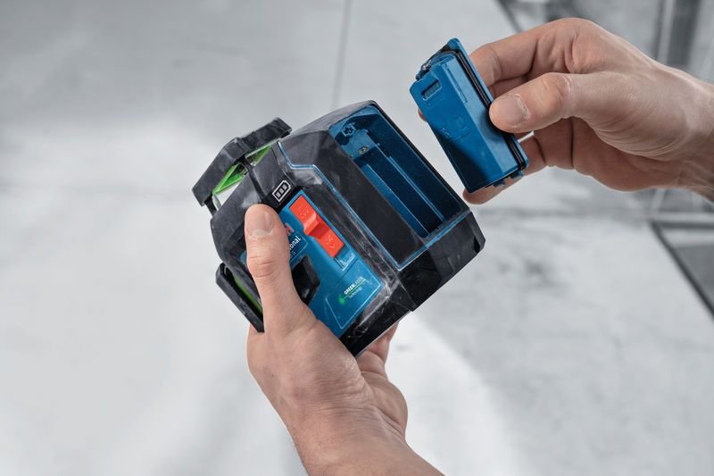 Bosch Professional Láser De Línea Gll 80-33 G Professional Azul Negro, Batería De Iones De Litio 3,0 Ah, Líneas Láser Verdes, Soporte Universal Lb 10, Abrazadera De Techo Dk 20 601065501