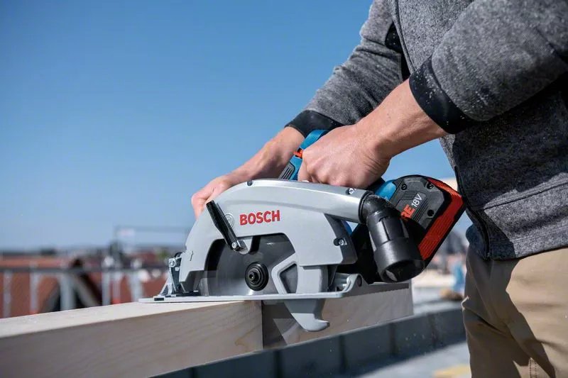 Sierra Circular Inalámbrica Bosch Professional Biturbo Gks 18v-70 L Professional Azul/Negro, 2 Baterías Li-Ion Procore18v 5,5ah, En L-Boxx