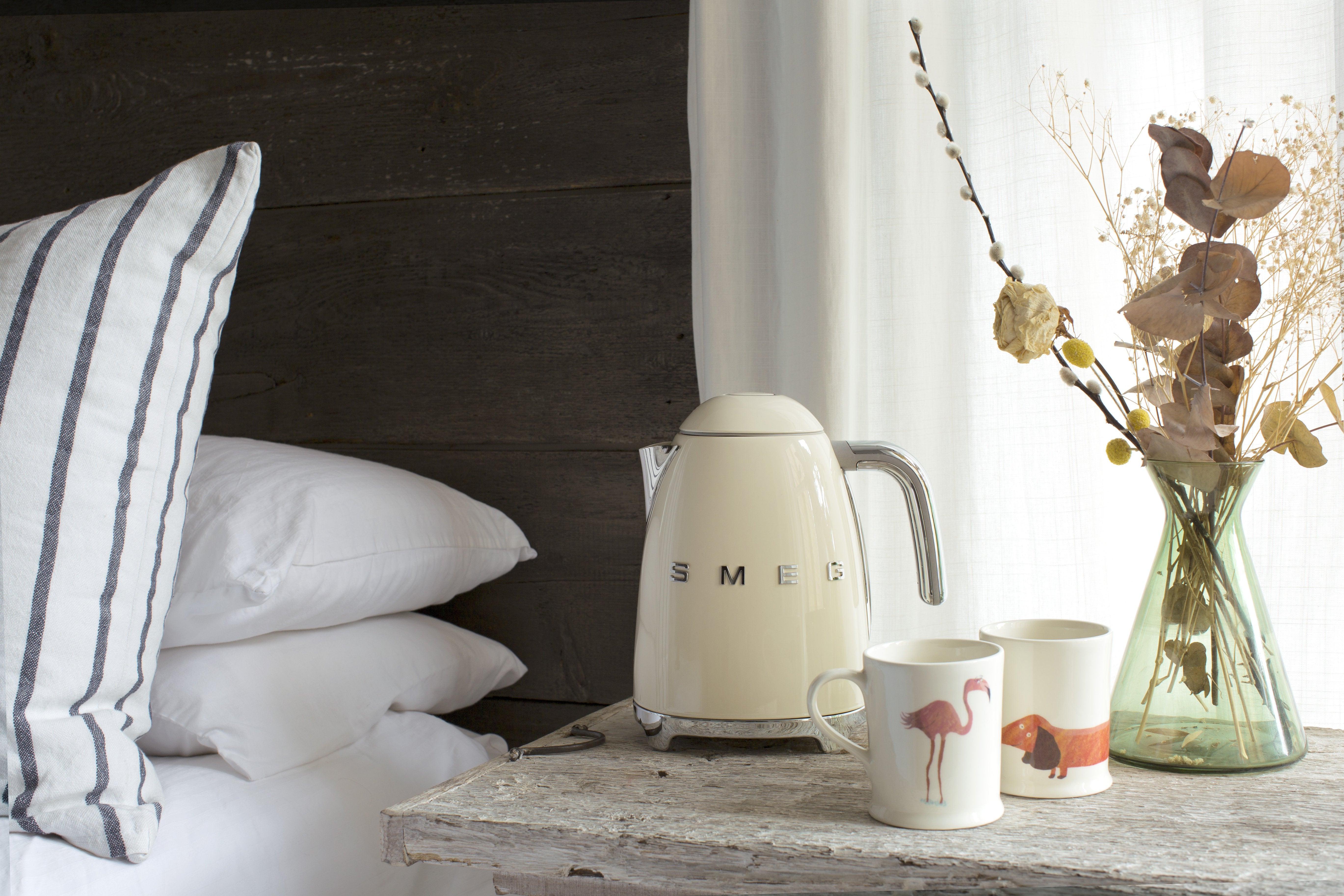 EAN 8017709227852 - Smeg KLF03CREU tetera eléctrica 1,7 L 2400 W Crema de color imagen 8