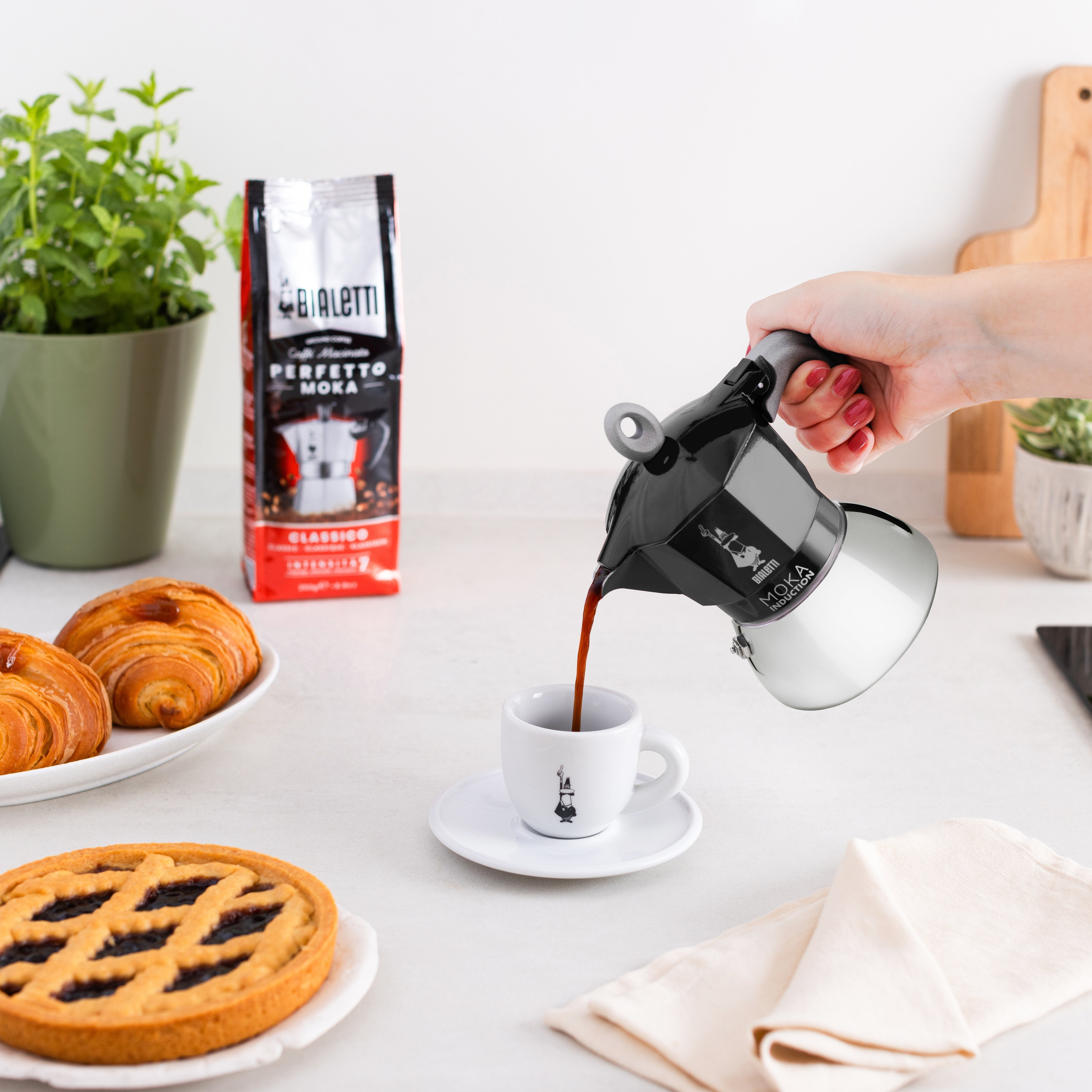 EAN 8006363029100 - Bialetti Moka Induction Cafetera italiana 0,4 L Negro, Plata imagen 3