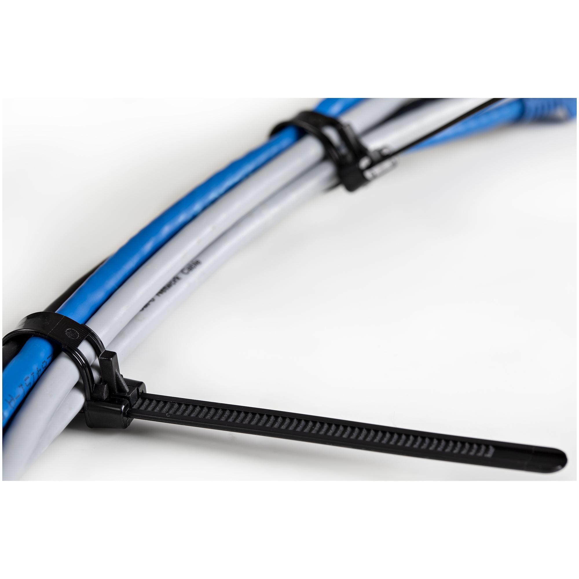 Startech Bridas Reutilizables 25cm 7 Mm 94v-2/Ul, Paquete De 100 - Negras