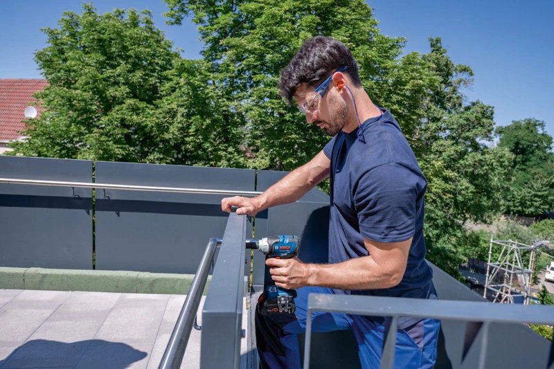 Bosch Professional Atornillador De Impacto A Batería Gds 18v-330 Hc Professional, 18 Voltios Azul/Negro, 2 Baterías De Iones De Litio Procore18v 4,0 Ah, Módulo Bluetooth, En L-Boxx