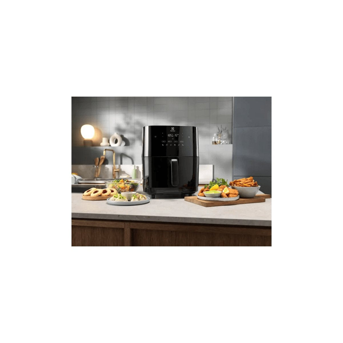 EAN 7333394032603 - Electrolux EAF7SB Sencillo 6,9 L Independiente 1700 W Freidora de aire caliente Negro imagen 11