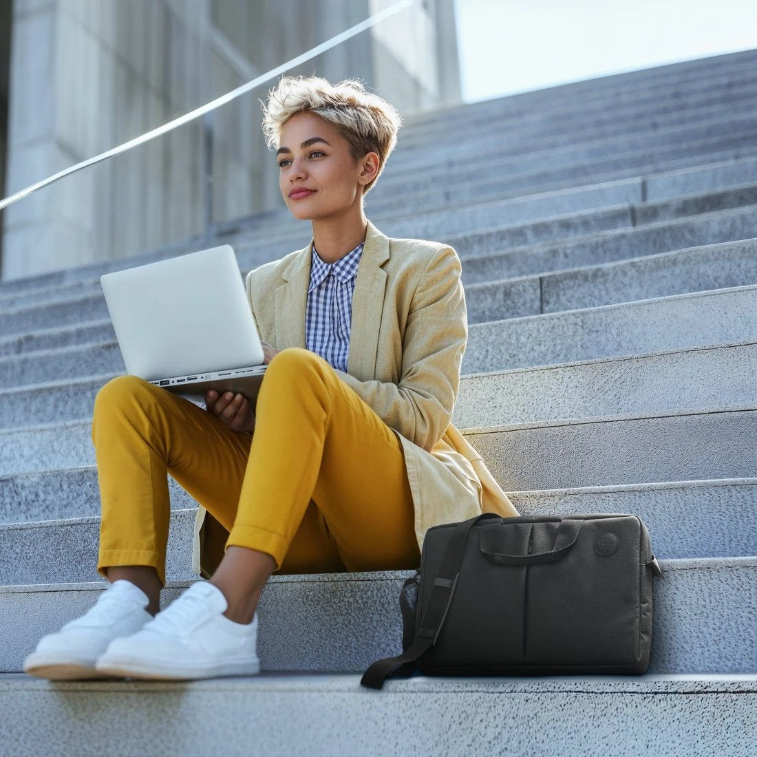 Maletin Para Portátil 15.6" Hama Genua Negro Organizador Interior