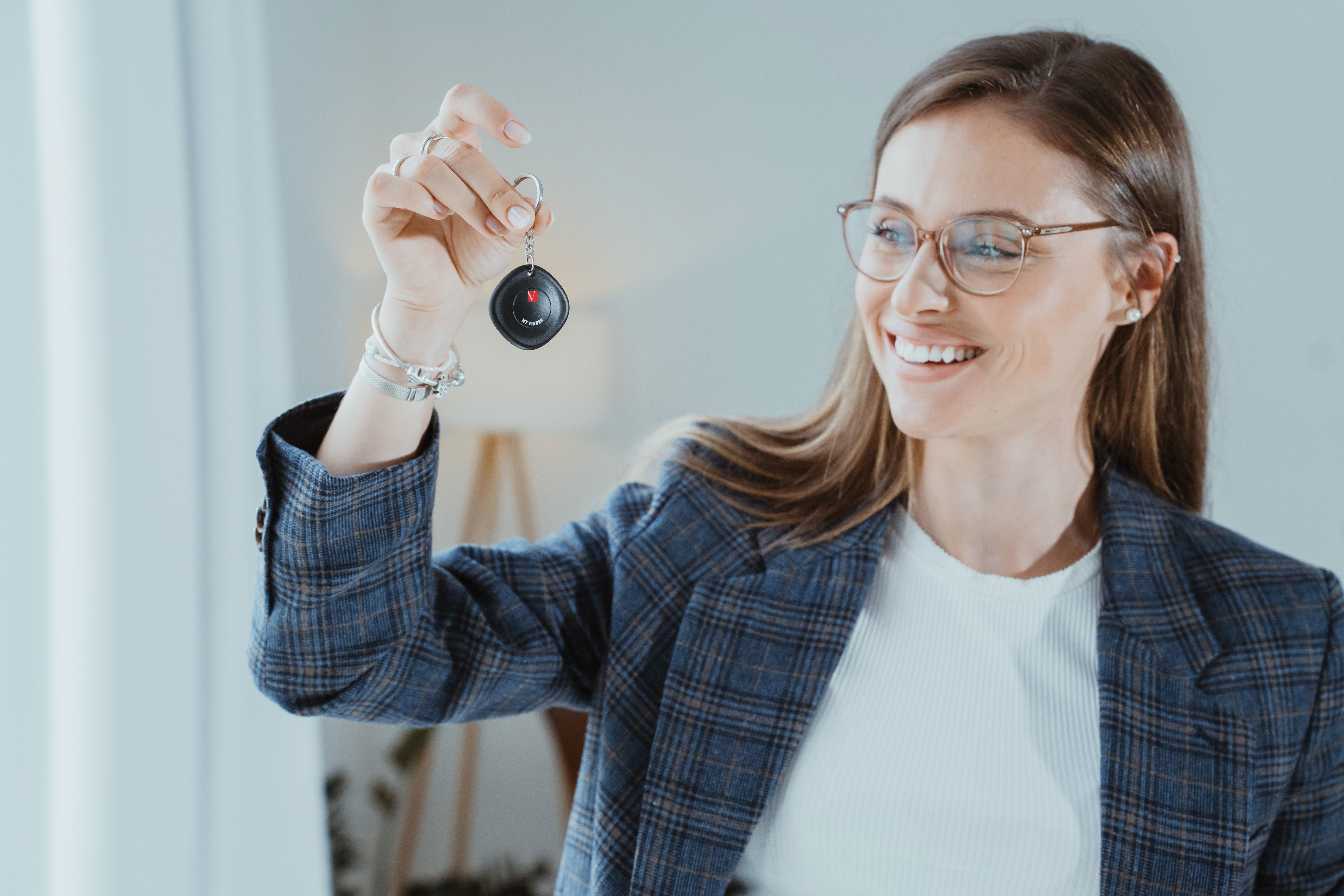 Localizador Verbatim My Finder Bluetooth Tracker Myf-02 Compatible Con Apple Incluye Llavero Y Pila Negro Y Blanco Pack De 2