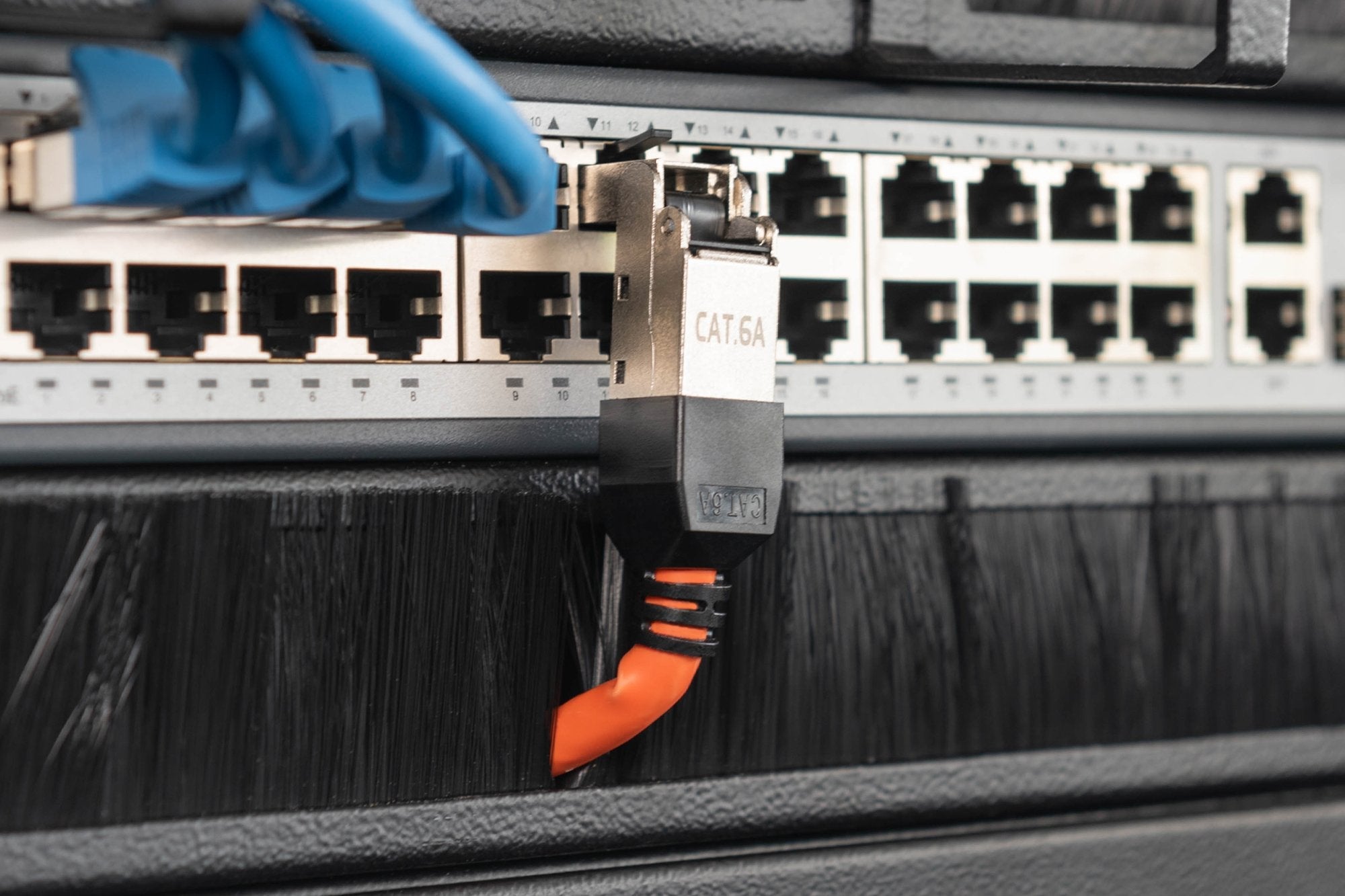 Conector De Campo Rj45 Cat.6a, Stp, Articulado Flexible Tapa Guardapolvo, Manguito De Protección Metalico Digitus