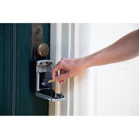 Caja De Llaves Conectada Master Lock - Bluetooth O Combinación - Con Asa