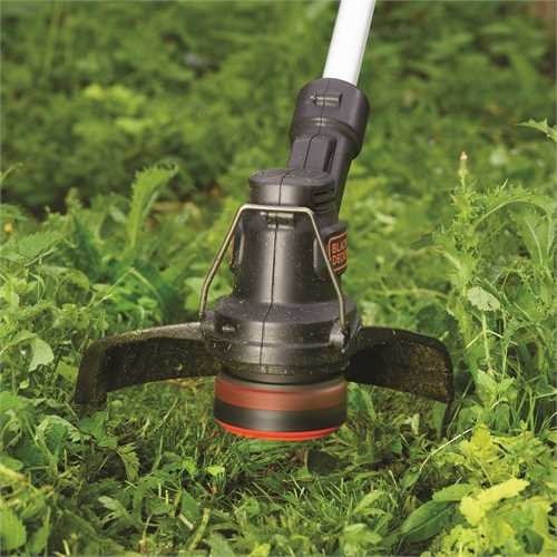 Desbrozadora Black+Decker Inalámbrico Trimmer St182320, Naranja De 18 Voltios/Negro, Batería De Iones De Litio 2.0ah St182320-Qw