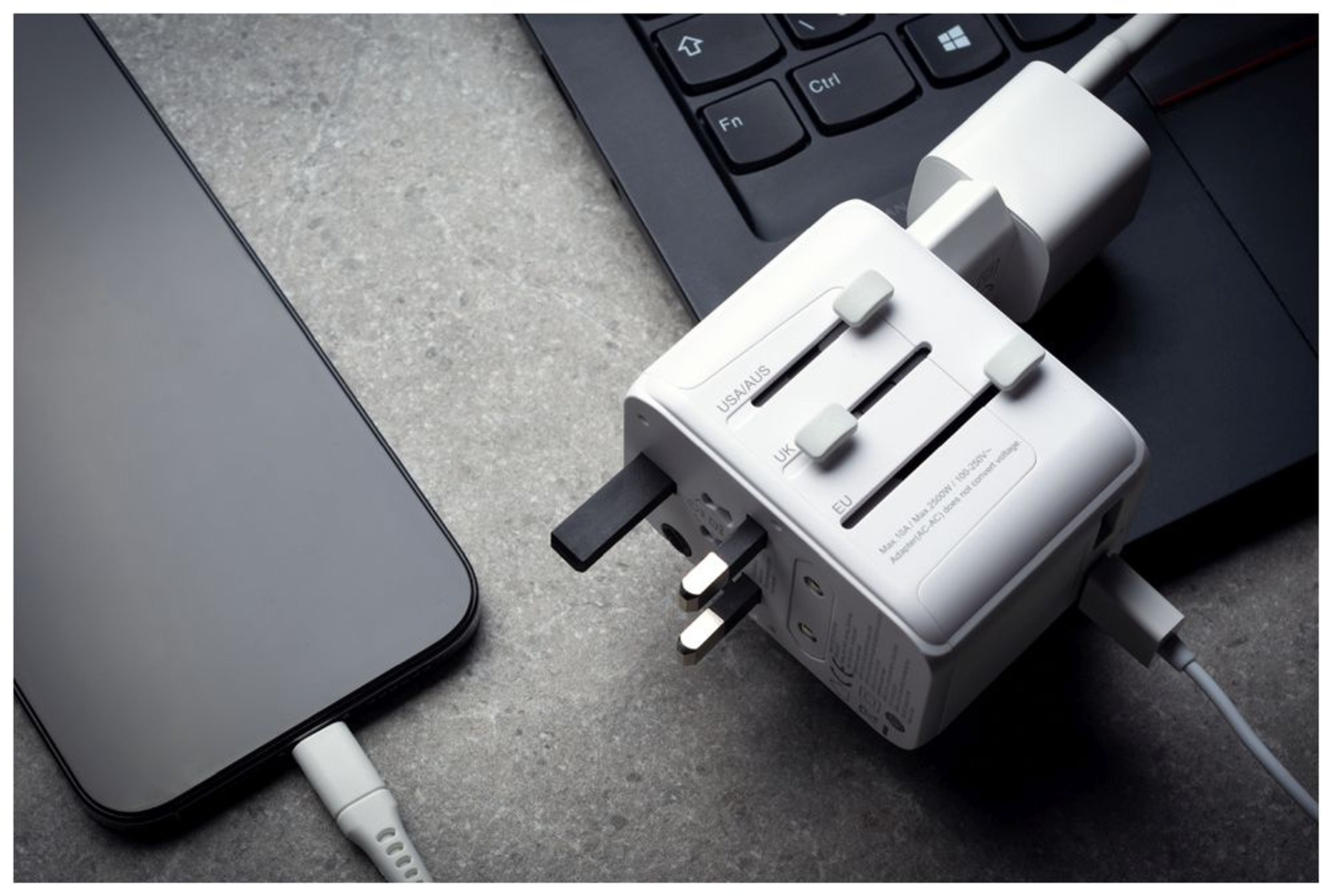 EAN 8591680148974 - FIXED FIXCT30-1C2A-WH adaptador de enchufe eléctrico Universal Blanco imagen 9
