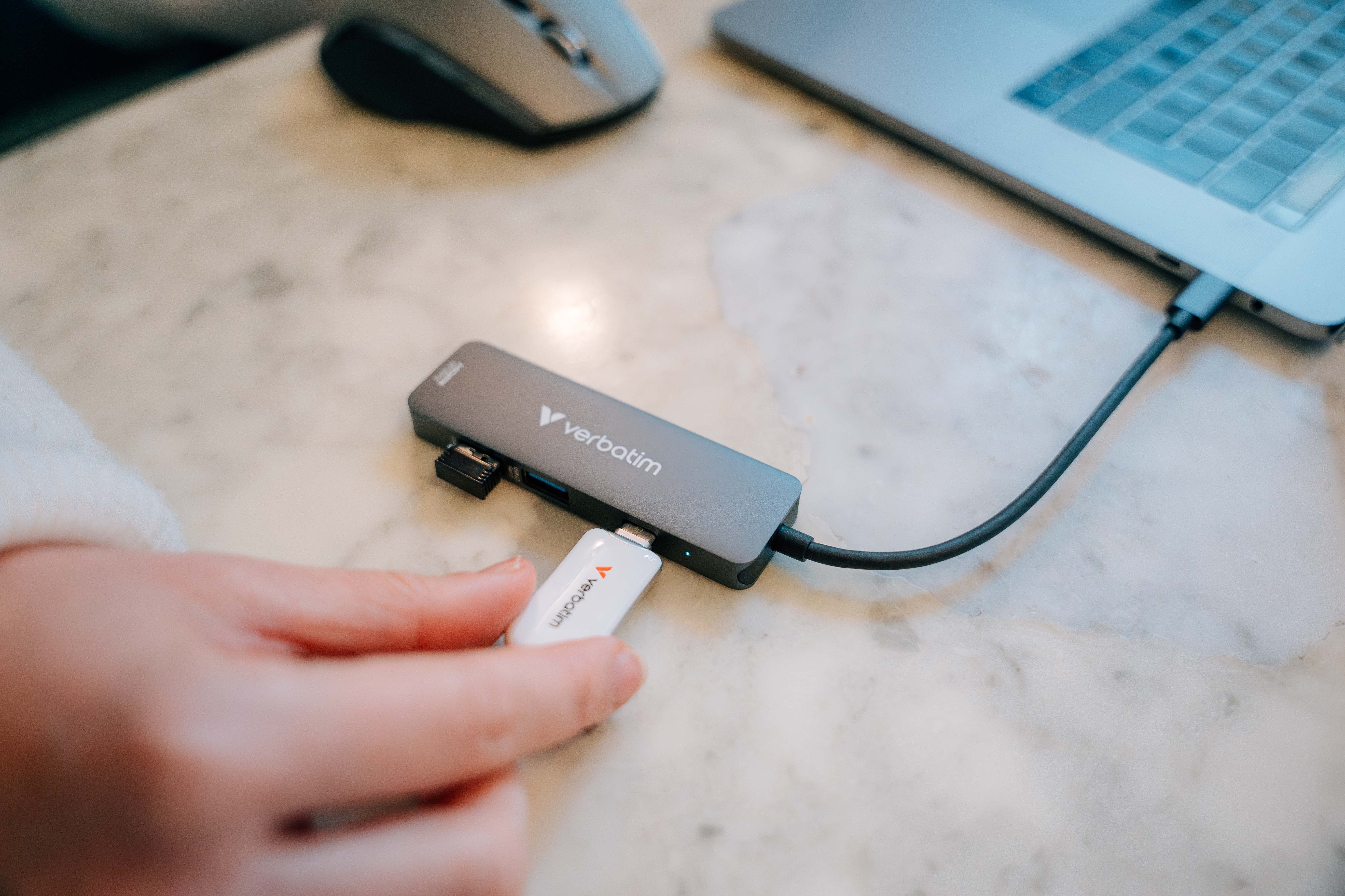 Verbatim Usb-C Essentials Multi- Port Hub 4 Port            32155