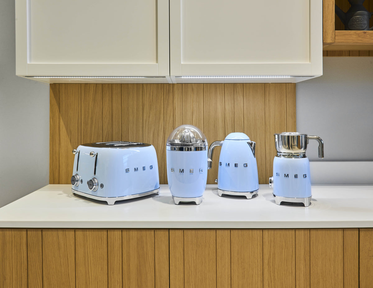 EAN 8017709227913 - Smeg KLF03PBEU tetera eléctrica 1,7 L 2400 W Azul imagen 8