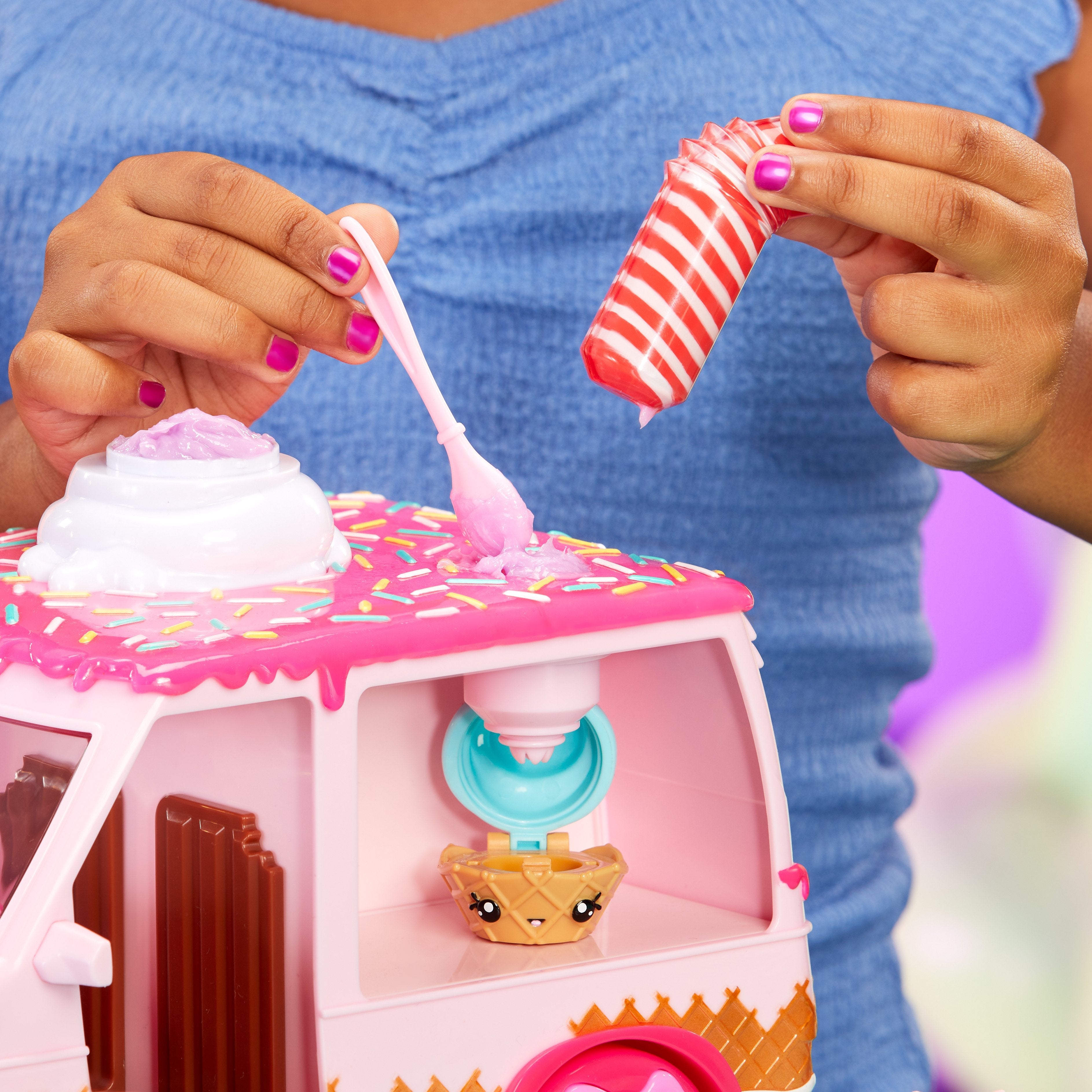 EAN 0035051541073 - MGA Entertainment Yummiland Lipgloss Truck Tráiler de juguete imagen 7