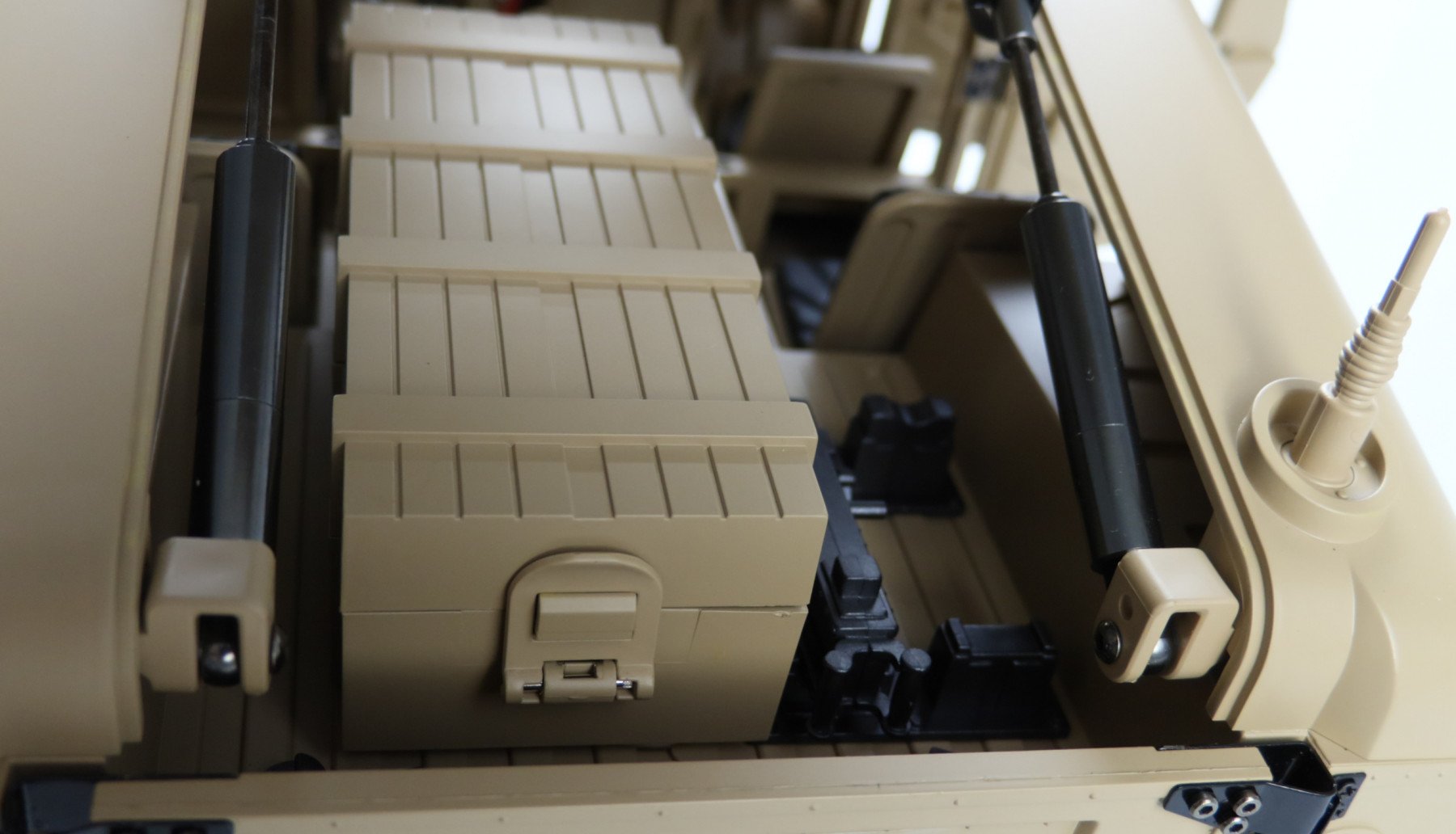 EAN 4260631422503 - Amewi 22418 modelo controlado por radio Camión militar Motor eléctrico 1:10 imagen 10