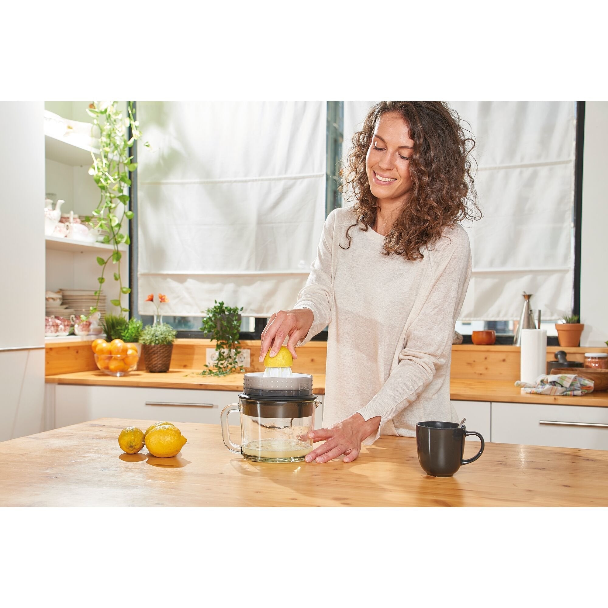 Exprimidor De Cítricos Tradicional Black+Decker Bxcj30e Es9240070b (30w, 1l, Color Negro)