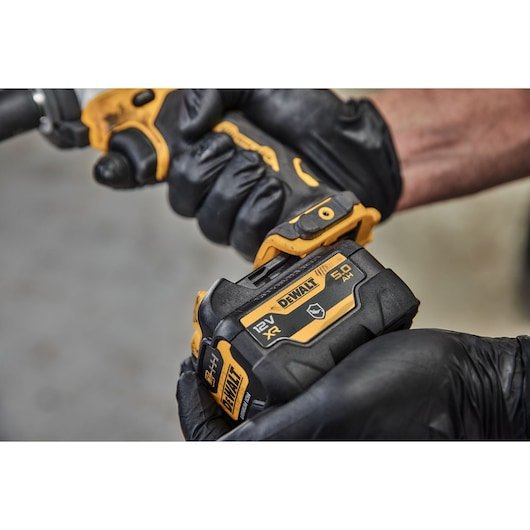 Batería Dewalt Xr Dcb126g, 12volt 5ah Negro/Amarillo, Protección De La Carcasa Contra Productos Químicos, Ácidos Y Combustibles Dcb126g-Xj