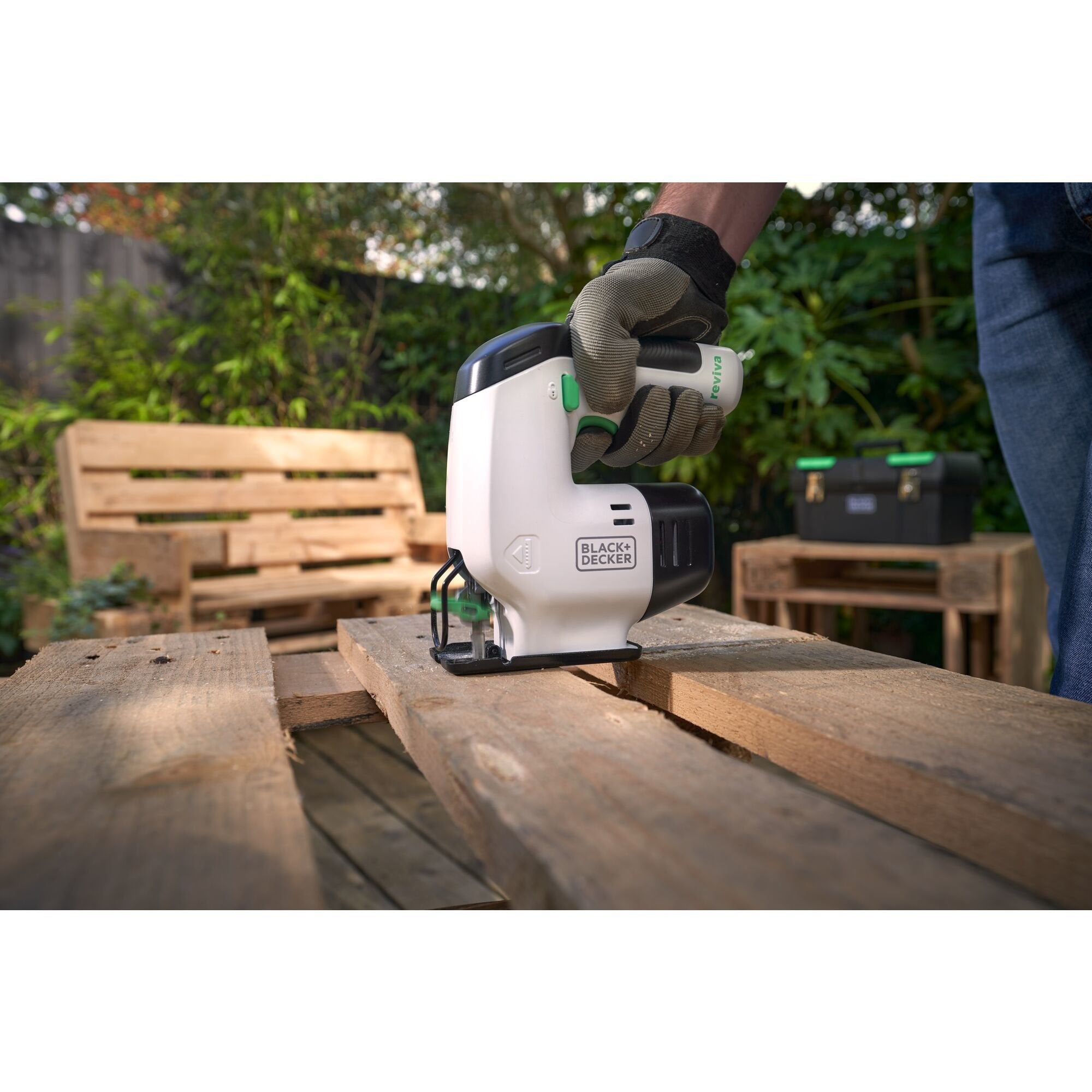 Sierra De Calar Inalámbrica Black+Decker Reviva, 12 Voltios Blanco/Negro, Batería Integrada 1,5 Ah Revj12c-Qw