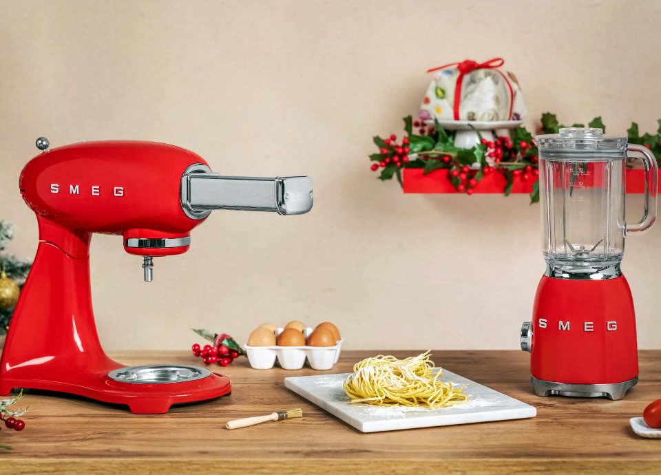 EAN 8017709269203 - Smeg SMF03RDEU batidora Batidora de varillas 800 W Rojo imagen 36