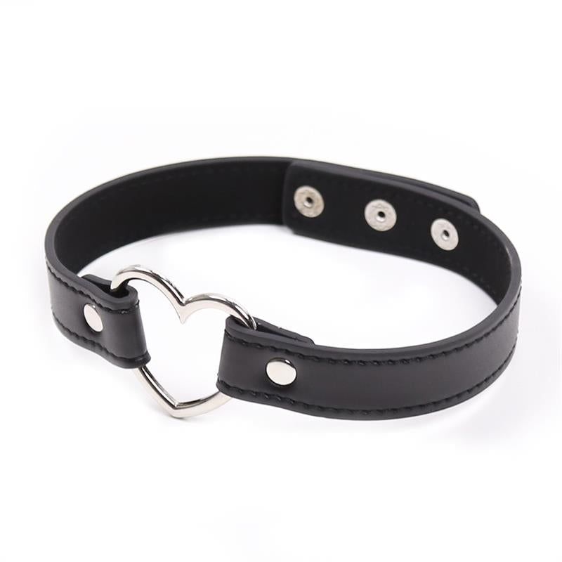 Collar Con Aro En Forma De Corazón Negro