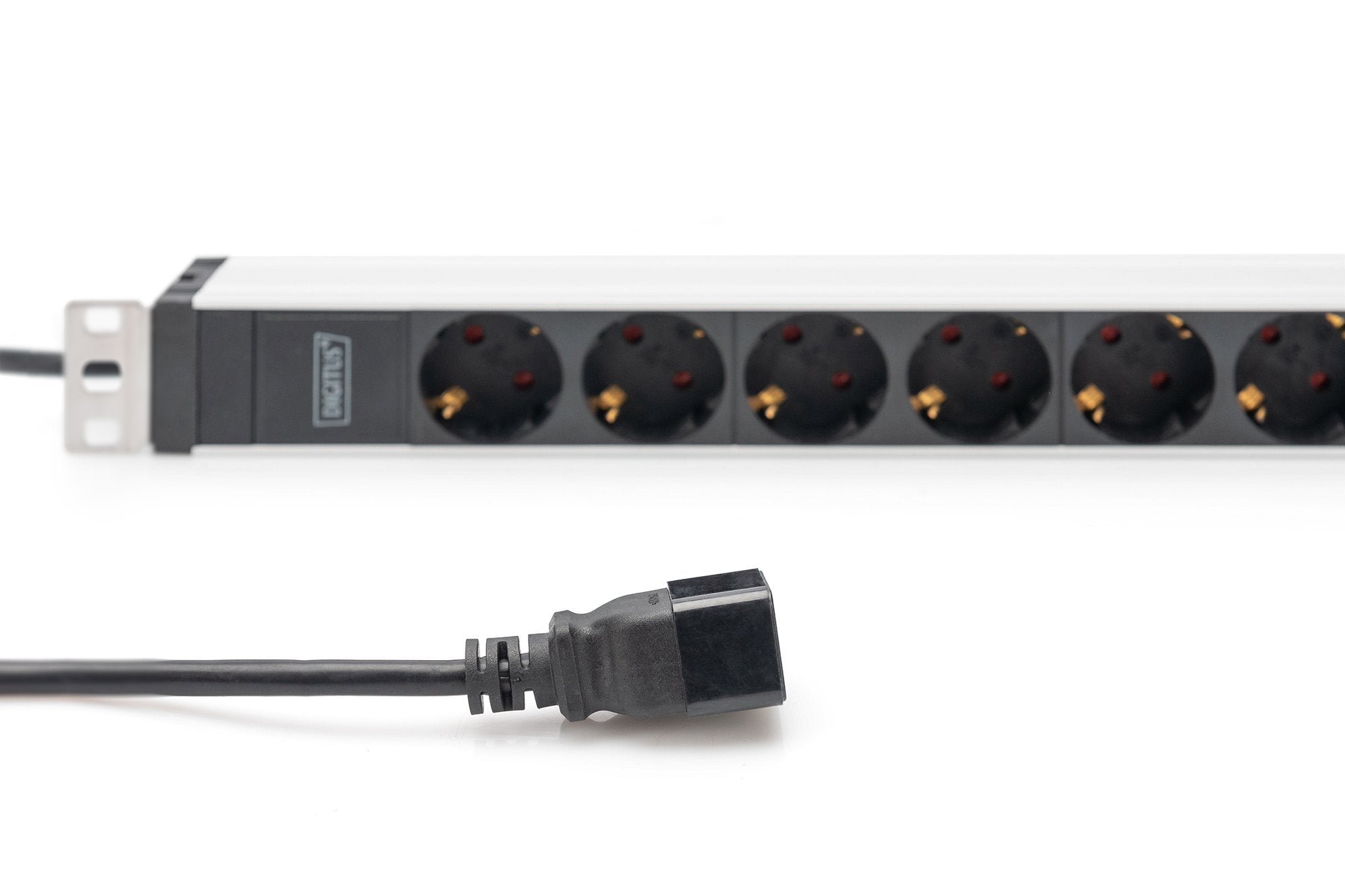 Digitus Regleta 8 Enchufes Con Contacto De Puesta A Tierra, Cable De Alimentación De 2 M, Conector Iec C20