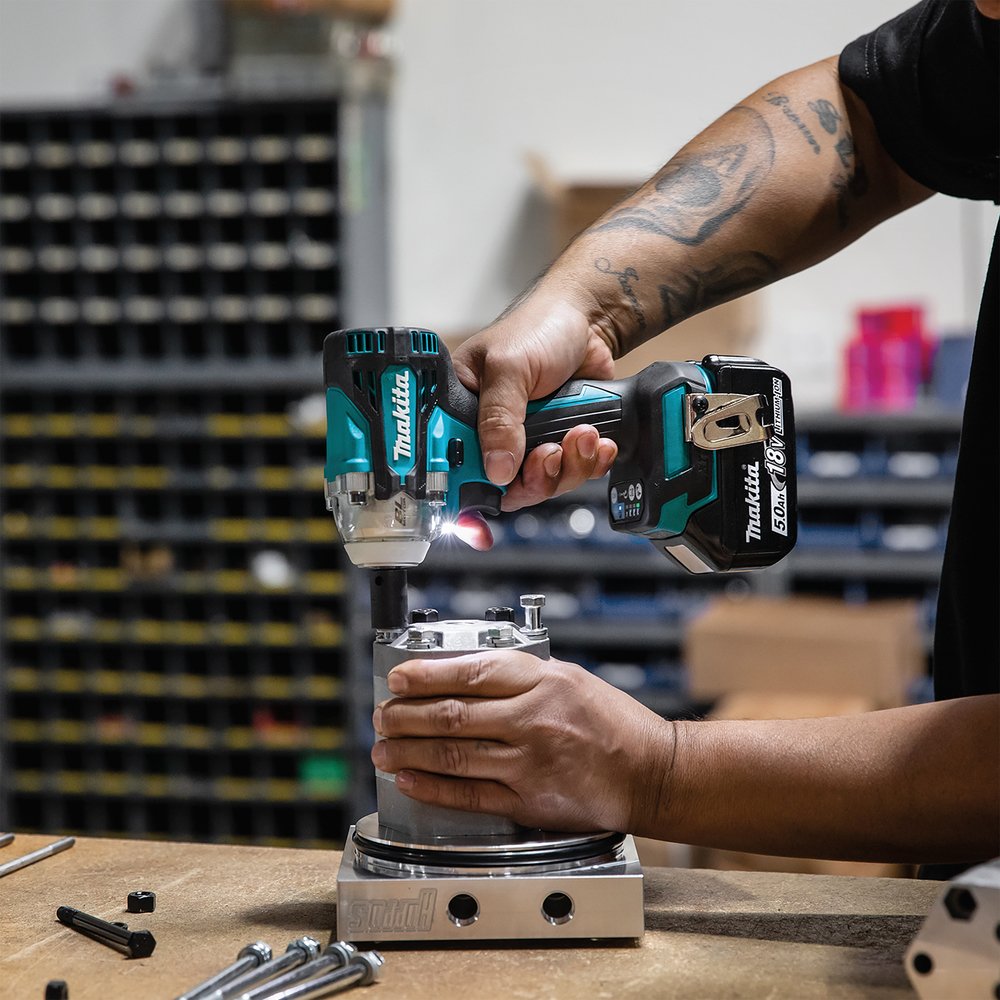 Llave De Impacto Inalámbrica Makita Dtw302z, 18 Voltios Azul/Negro, Sin Batería Ni Cargador Dtw302z