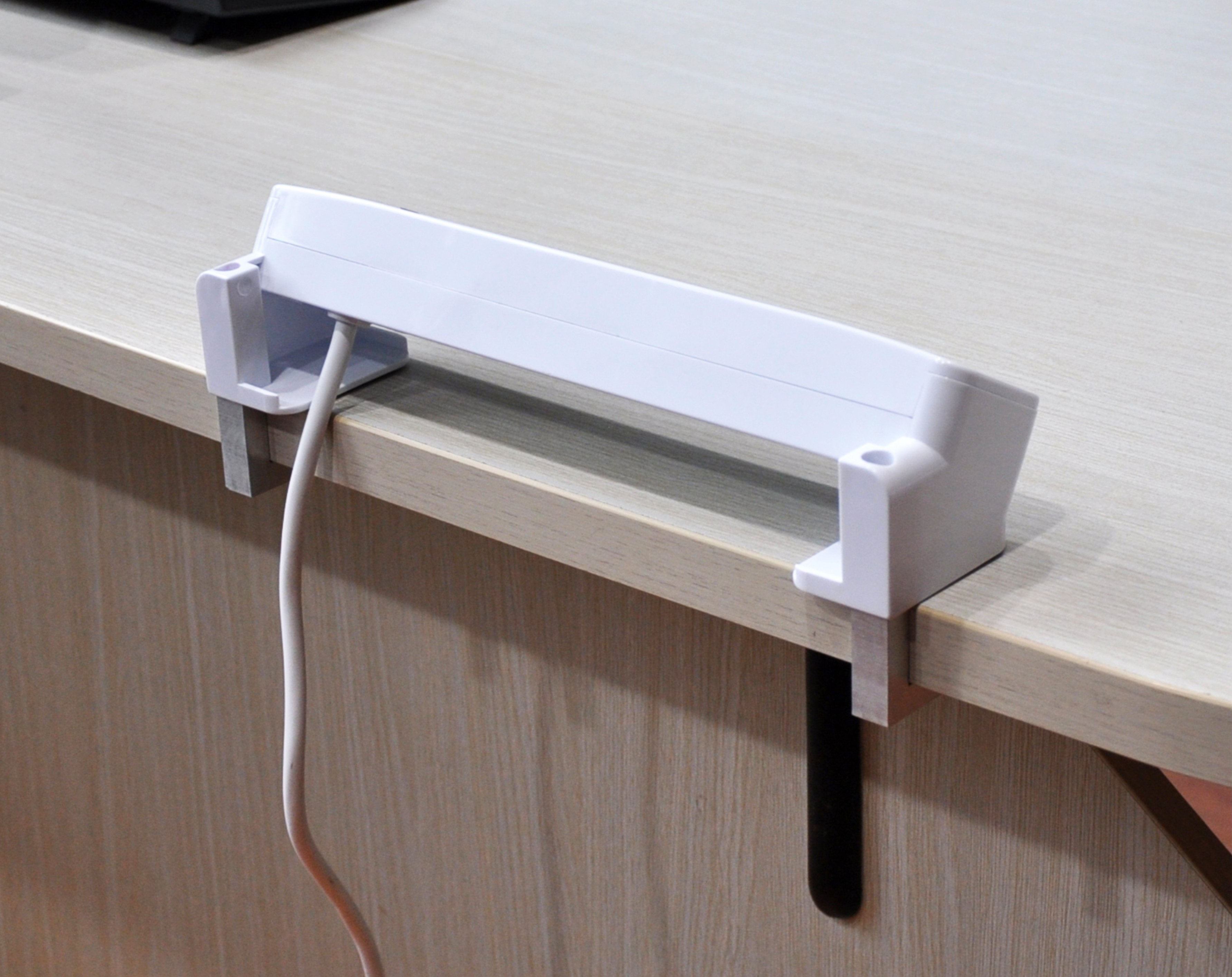 Regleta Alimentacion Equip 245556 Con Abrazadera 3 Tomas Schuko 2xusb-C 1xusb-A 20w Blanco