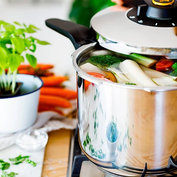 La Olla A Presión Excellent Te Permite Ahorrar Hasta Un 70% De Tiempo Y Energía Respecto A Una Olla De Cocción Tradicional, Equipada Con La Mejor Tecnología En Seguridad Y Funcionamiento.

Está Fabricada En Acero Inoxidable 18/10 Muy Resist