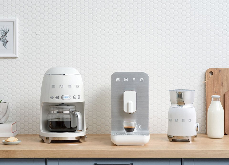 EAN 8017709334819 - Smeg BCC11WHMEU cafetera eléctrica Totalmente automática Máquina espresso 1,4 L imagen 29