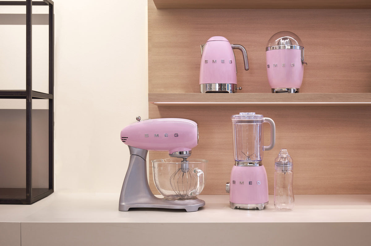 EAN 8017709231606 - Smeg KLF04PKEU tetera eléctrica 1,7 L 2400 W Rosa imagen 6