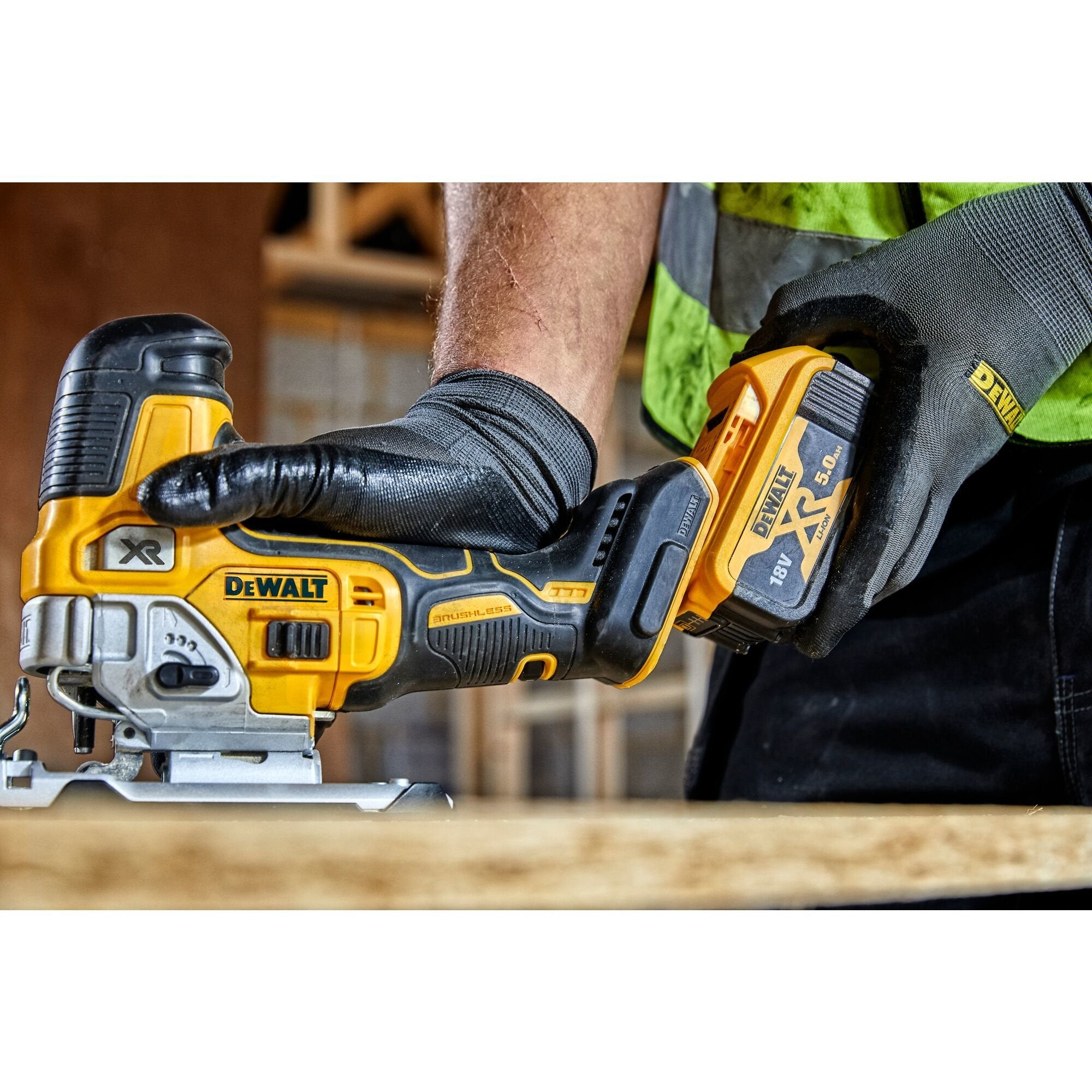 Sierra De Calar Eléctrica Dewalt Dcs335n-Xj