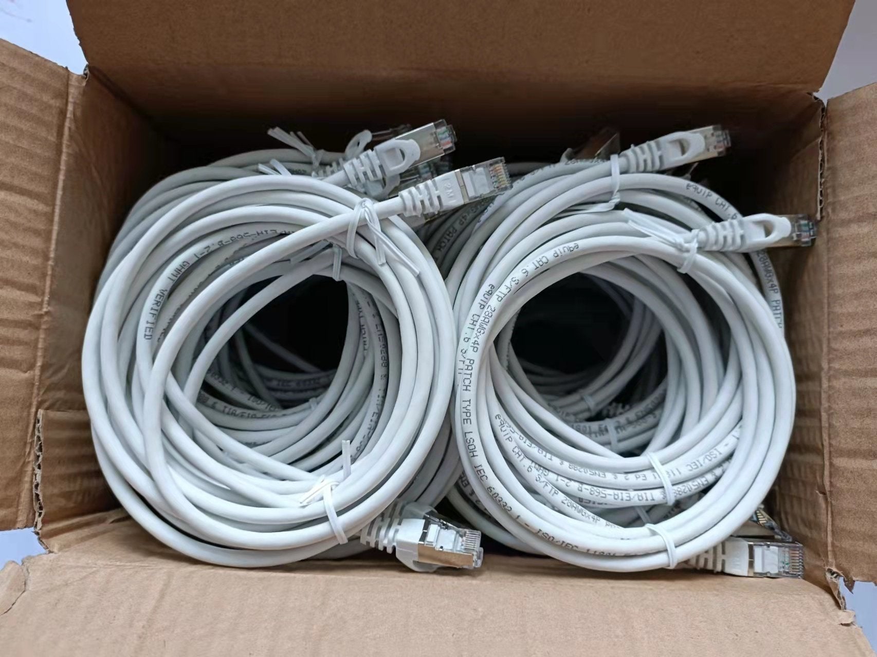 EAN 4015867228081 - Equip 635511 cable de red Blanco 2 m Cat6 S/FTP (S-STP) imagen 3