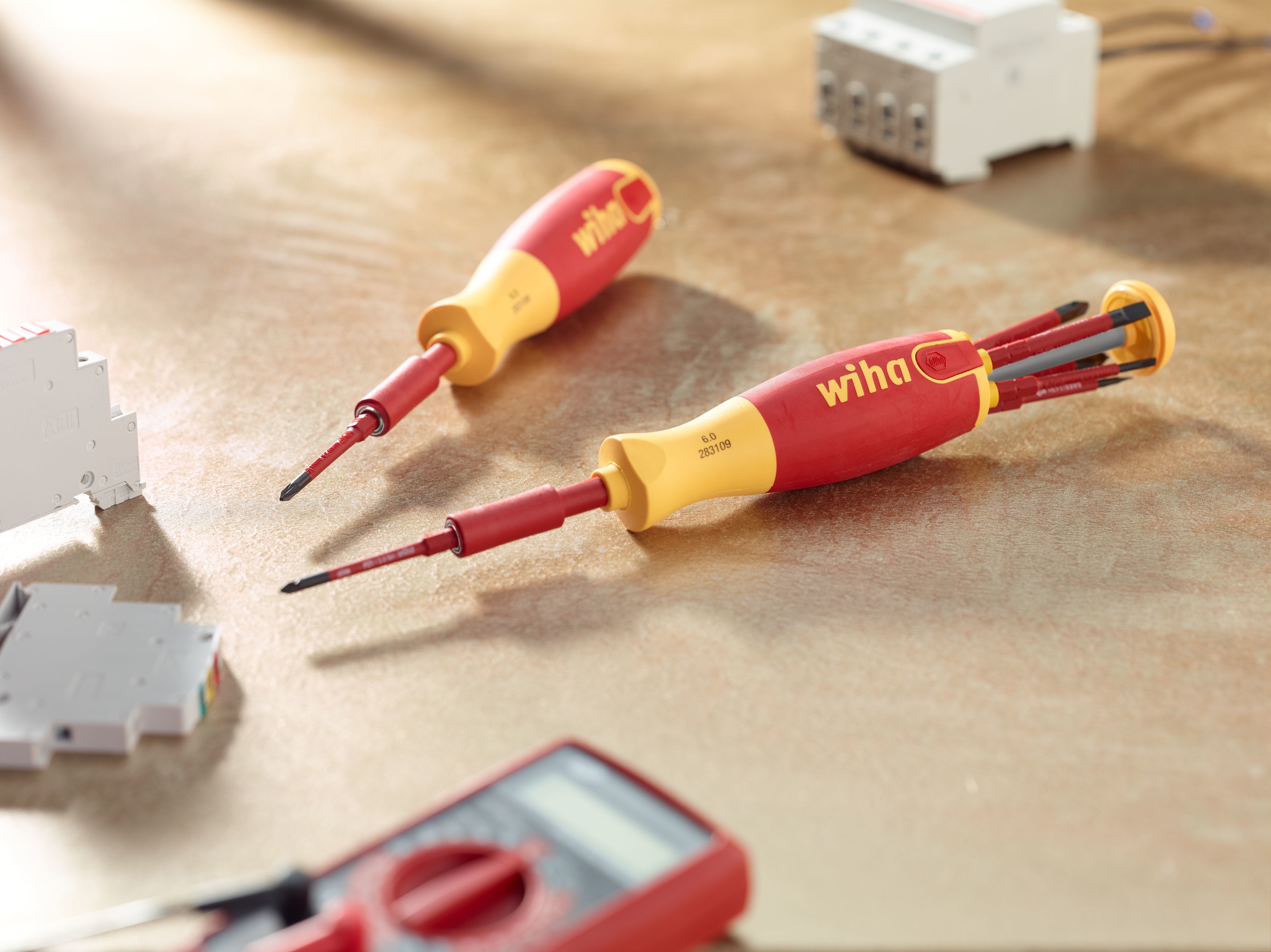 Destornillador Wiha Con Cargador De Puntas Liftup Electric (Rojo/Amarillo, 7 Partes)