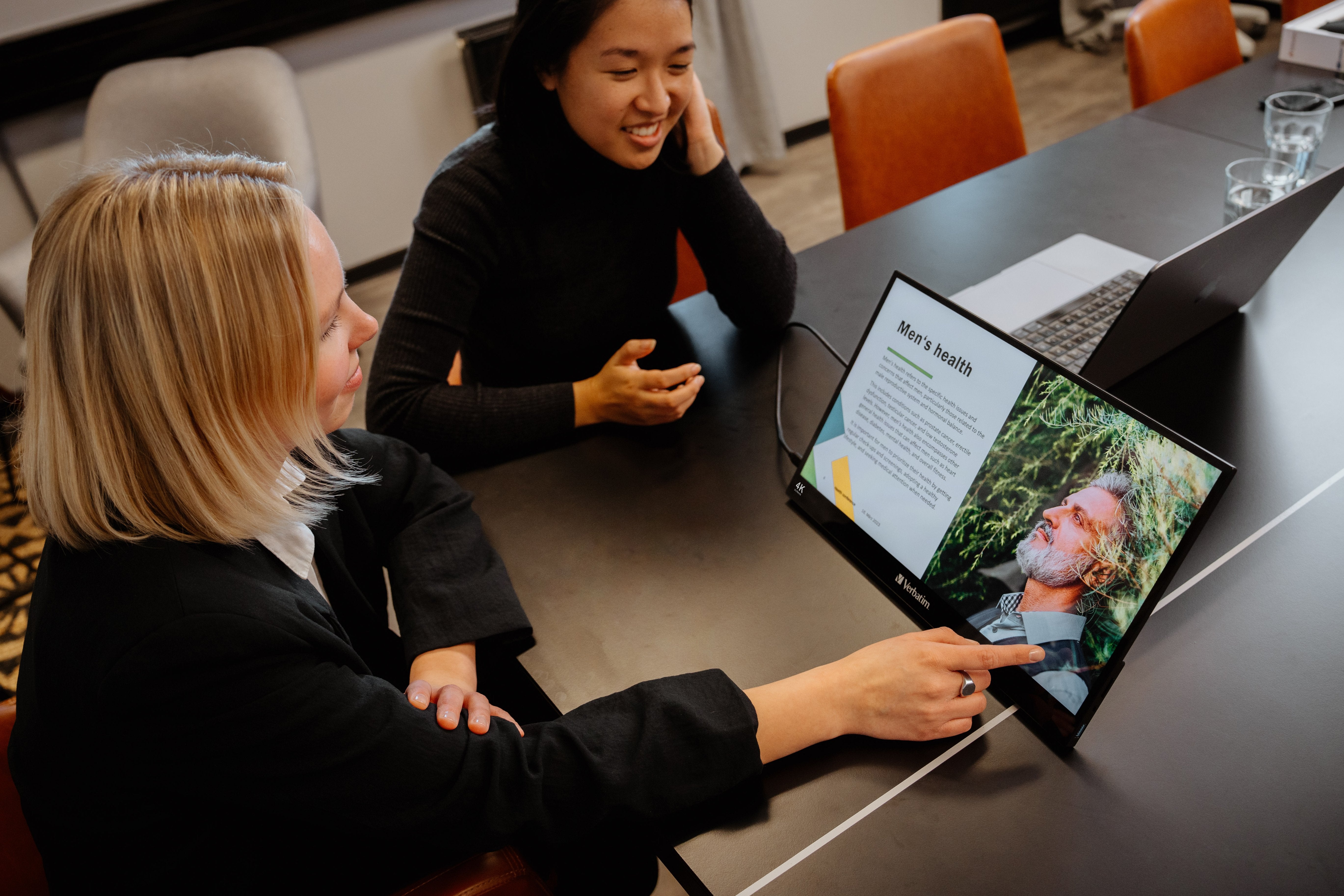 EAN 0023942322122 - Verbatim 32239 pantalla para PC 43,9 cm (17.3") 3840 x 2160 Pixeles 4K Ultra HD LCD Pantalla táctil Negro imagen 5