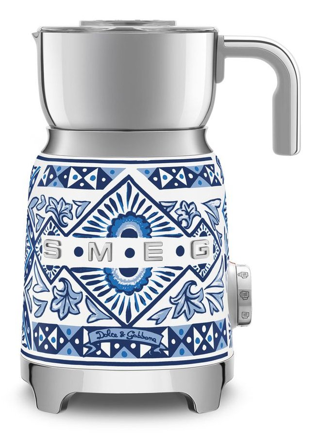 EAN 8017709323790 - Smeg MFF01DGBEU espumador o calentador de leche Automatic milk frother/warmer Azul, Plata, Blanco imagen 1