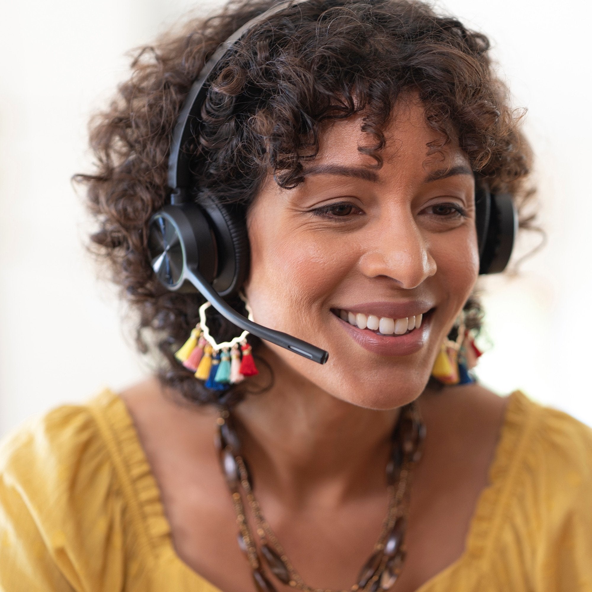 Poly Auriculares Voyager 4320 Con Base De Carga