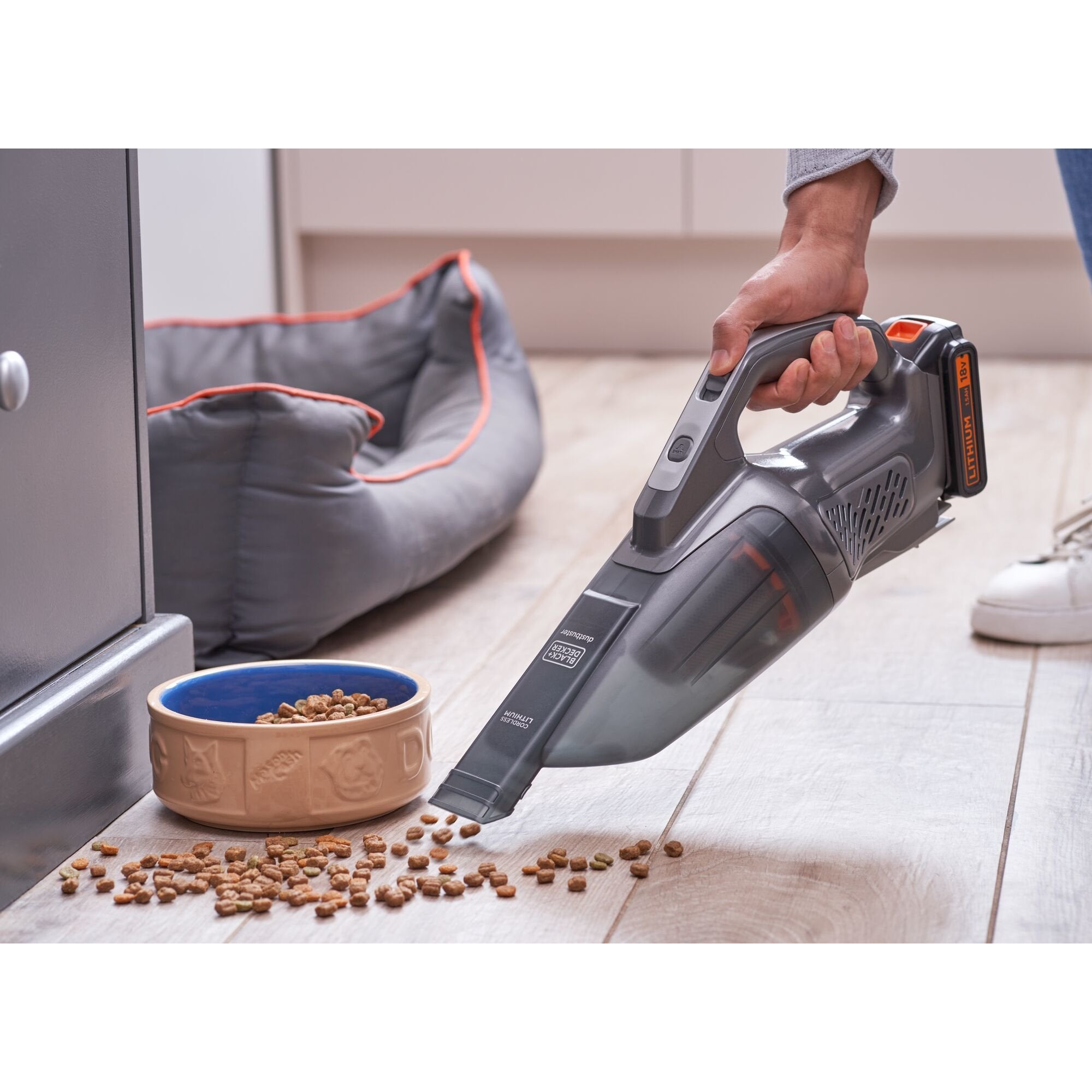 Aspiradora De Mano Black & Decker Bchv001b-Xj