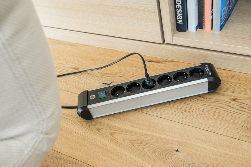 Regleta Brennenstuhl Premium-Alu-Line De 6 Contactos (Negro/Plata, 3 Metros, Con Interruptor De Seguridad)